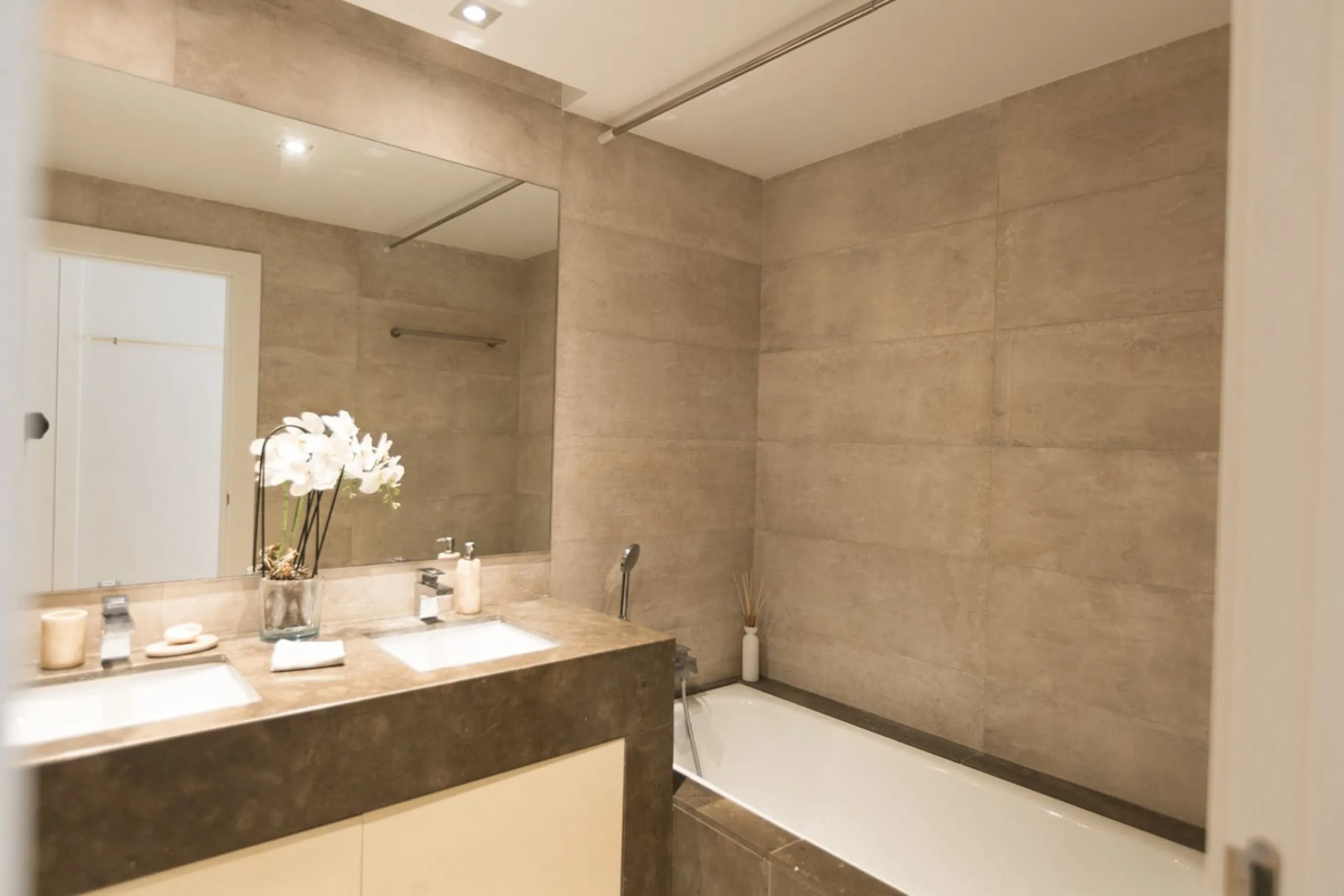 Luxury 2-Bedroom Ground Floor Apartment in Alminar de Marbella – La Cerquilla, Nueva Andalucía