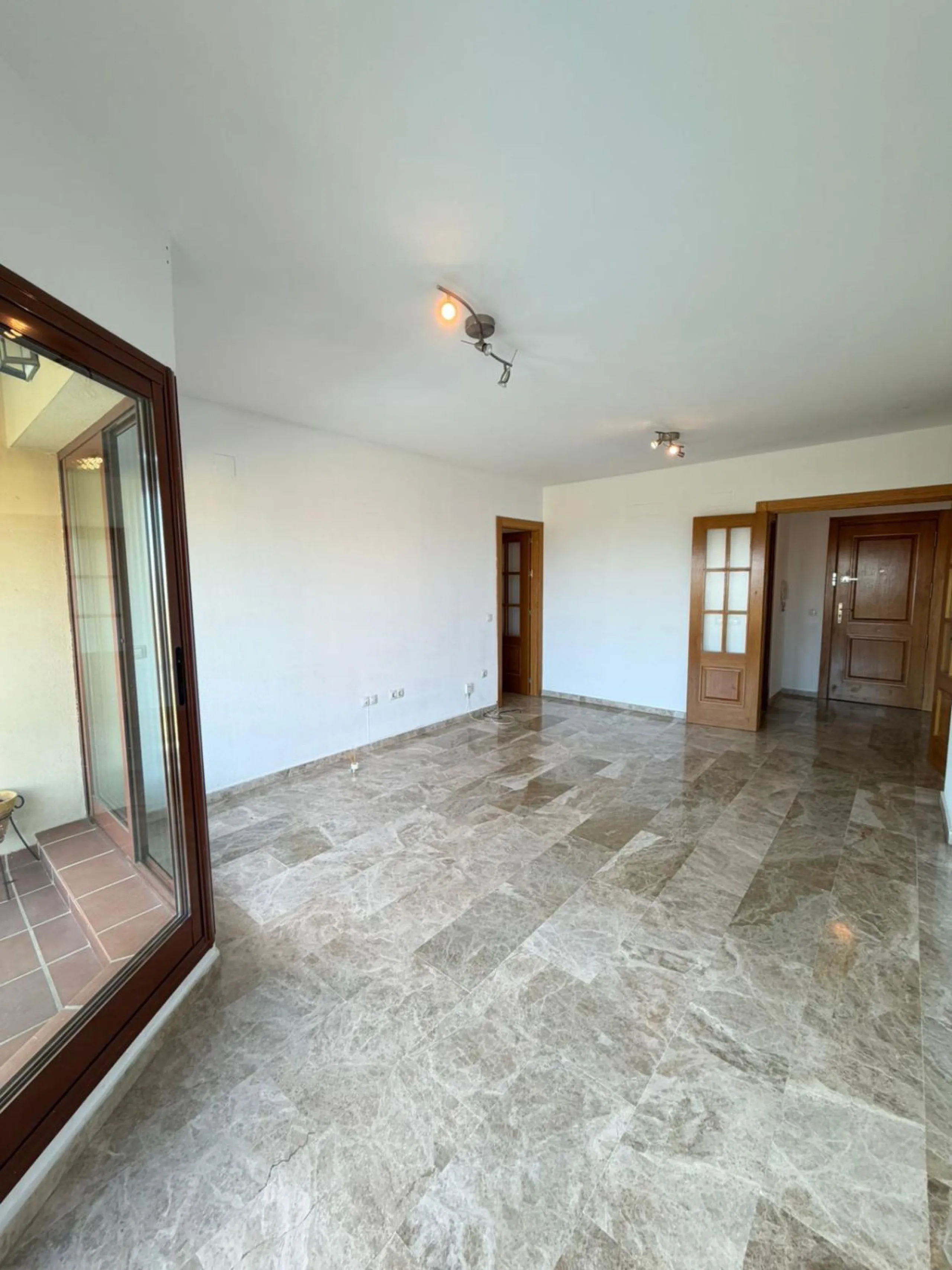 APARTMENT WITH DIRECT SEA VIEWS!