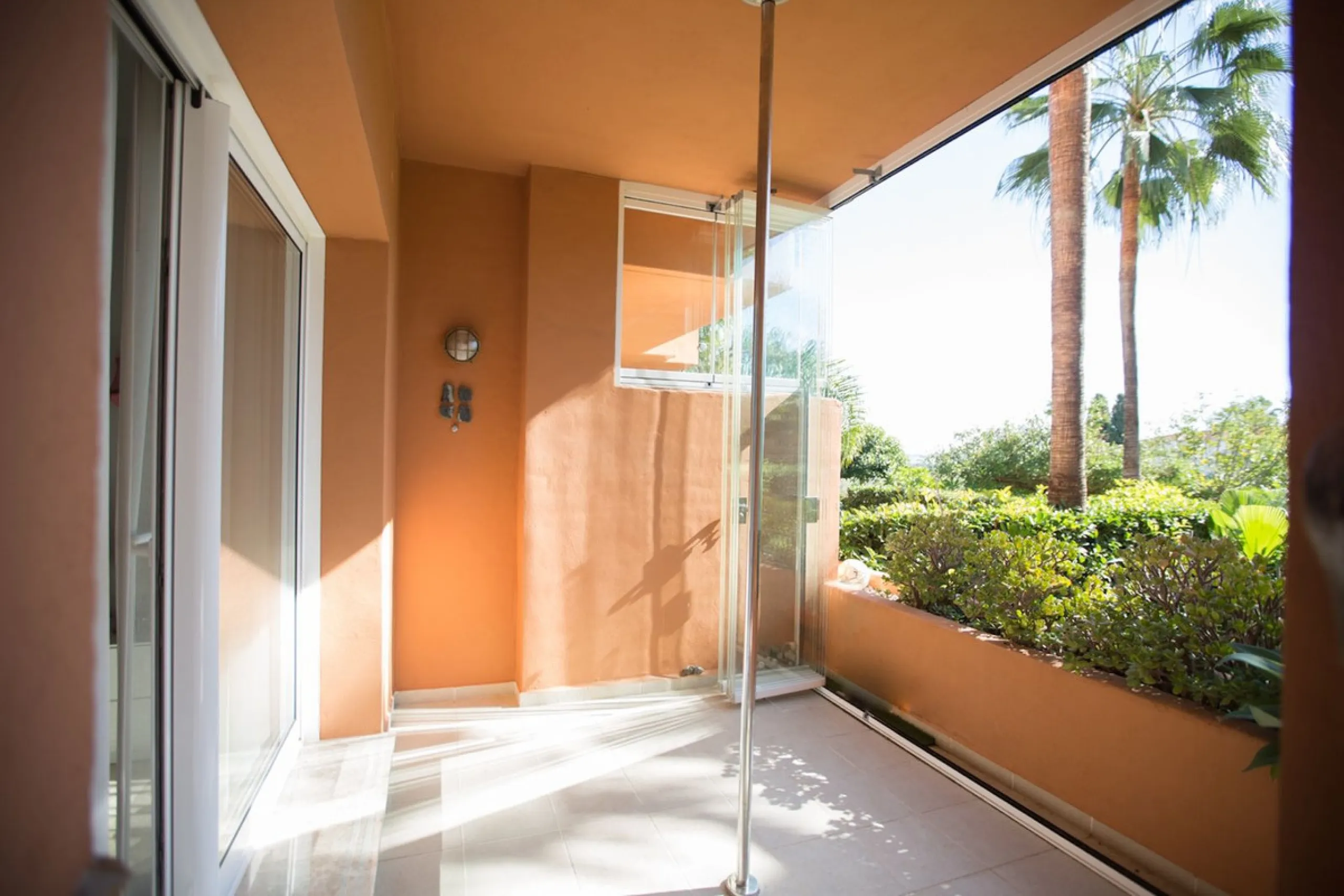 Luxury 2-Bedroom Ground Floor Apartment in Alminar de Marbella – La Cerquilla, Nueva Andalucía