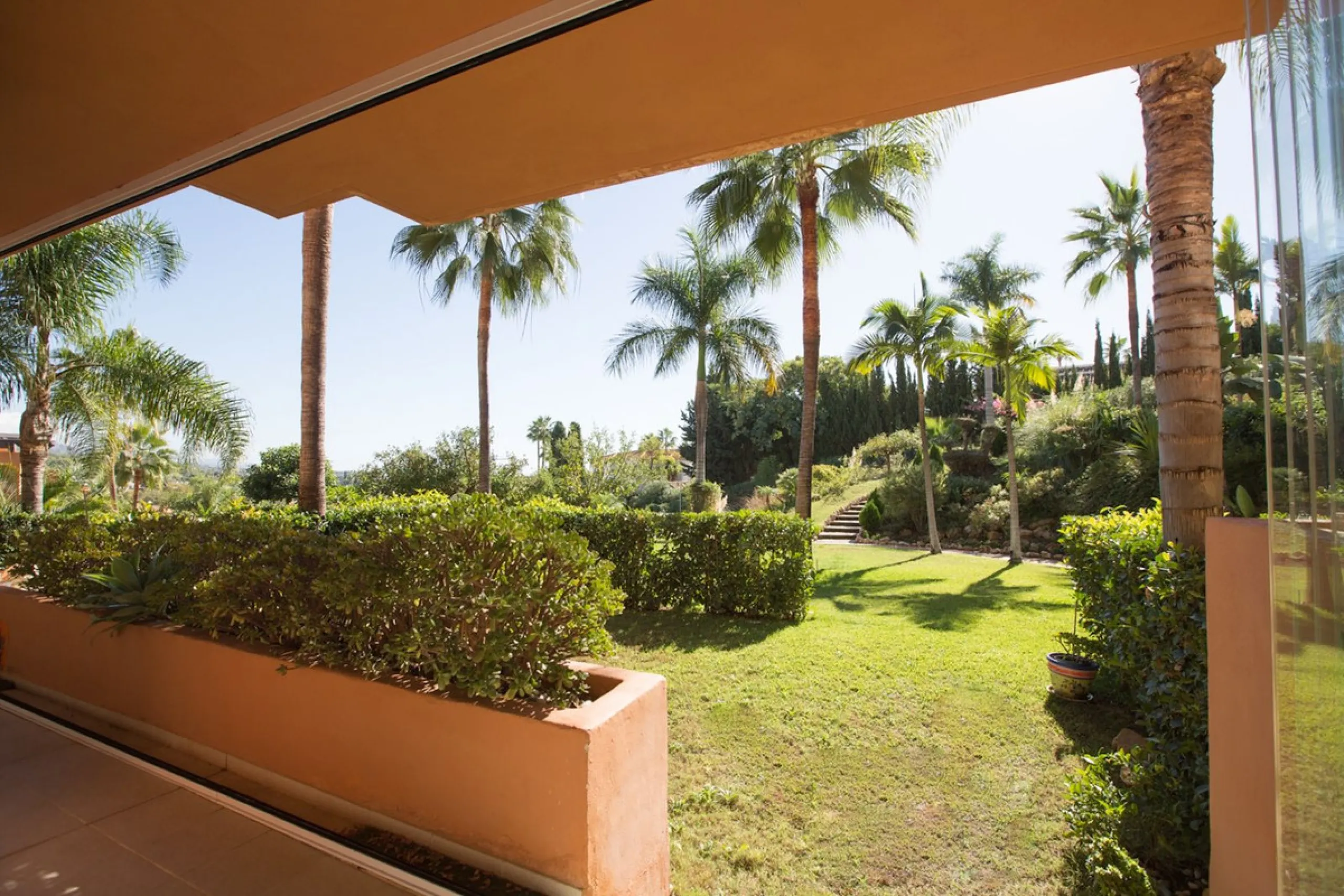 Luxury 2-Bedroom Ground Floor Apartment in Alminar de Marbella – La Cerquilla, Nueva Andalucía