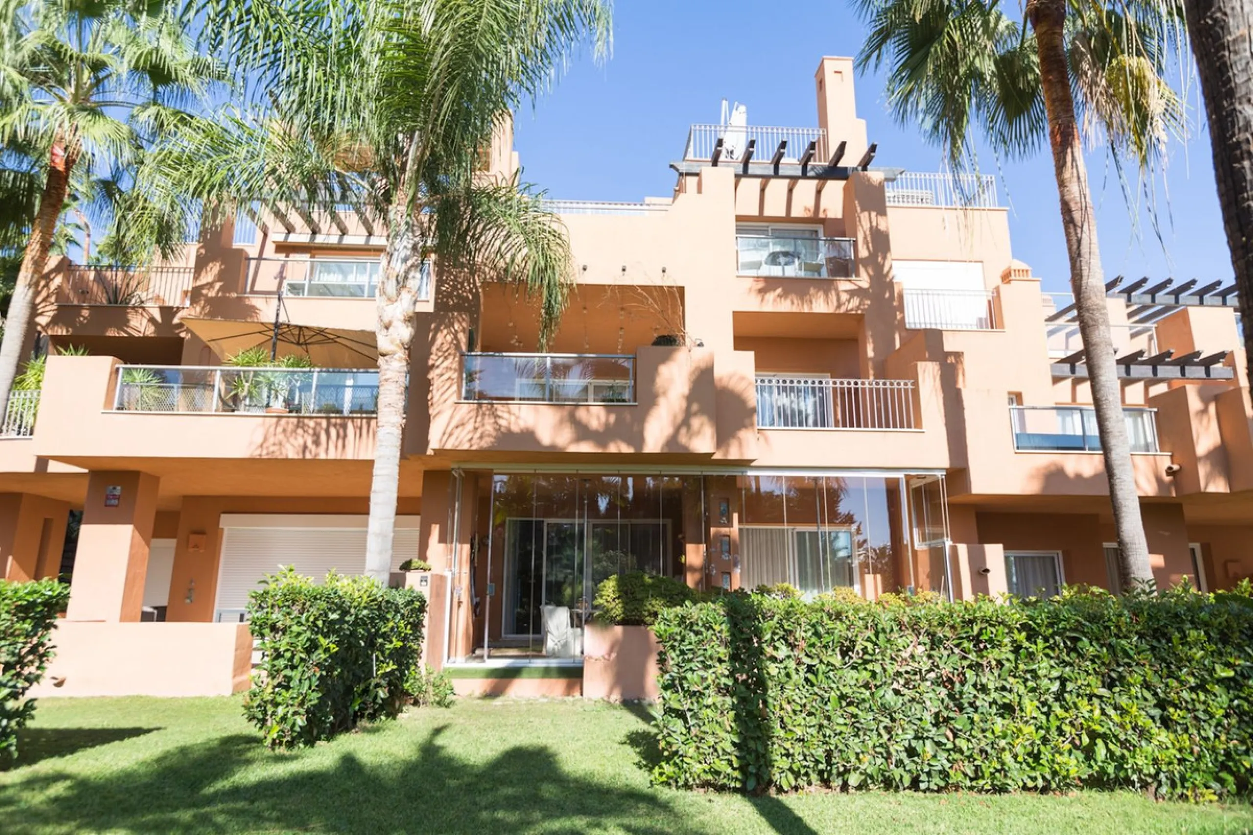 Luxury 2-Bedroom Ground Floor Apartment in Alminar de Marbella – La Cerquilla, Nueva Andalucía