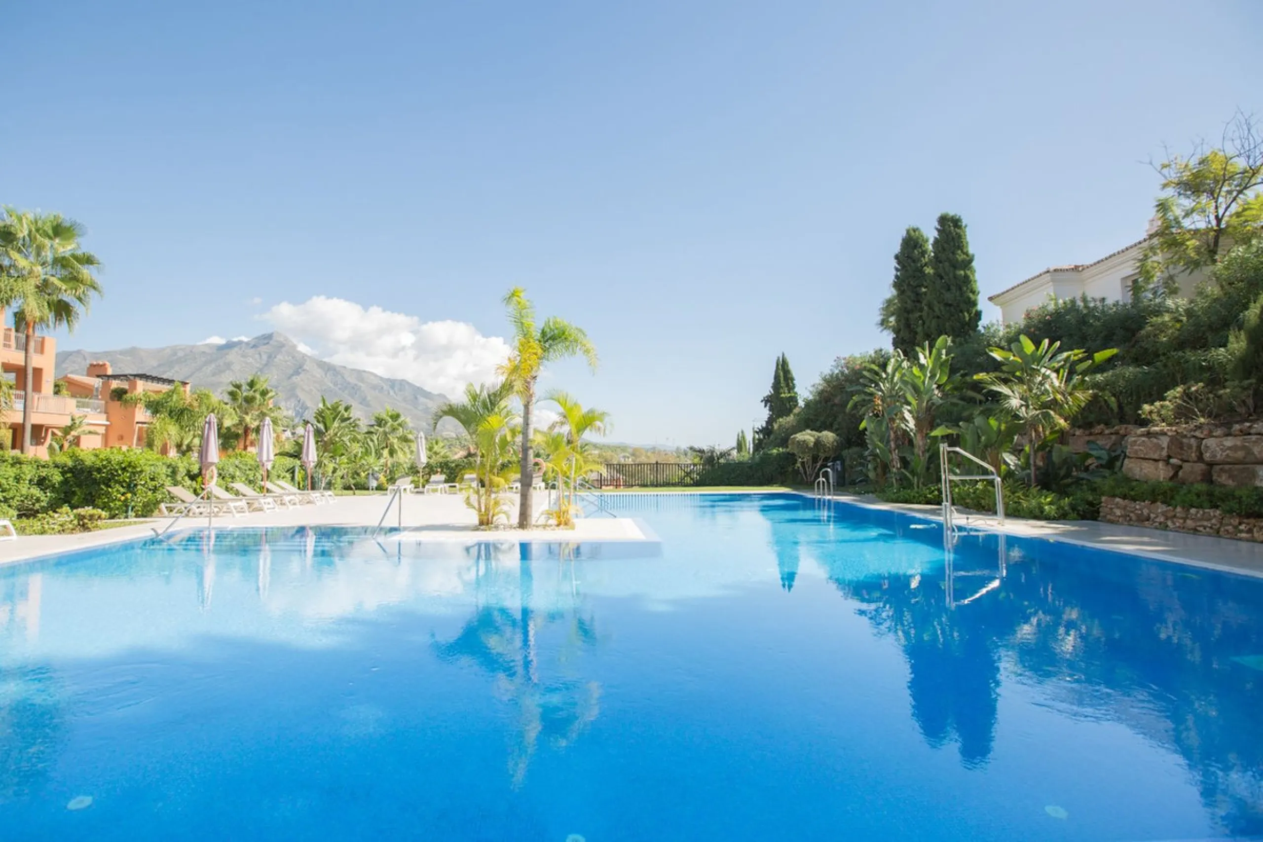 Luxury 2-Bedroom Ground Floor Apartment in Alminar de Marbella – La Cerquilla, Nueva Andalucía