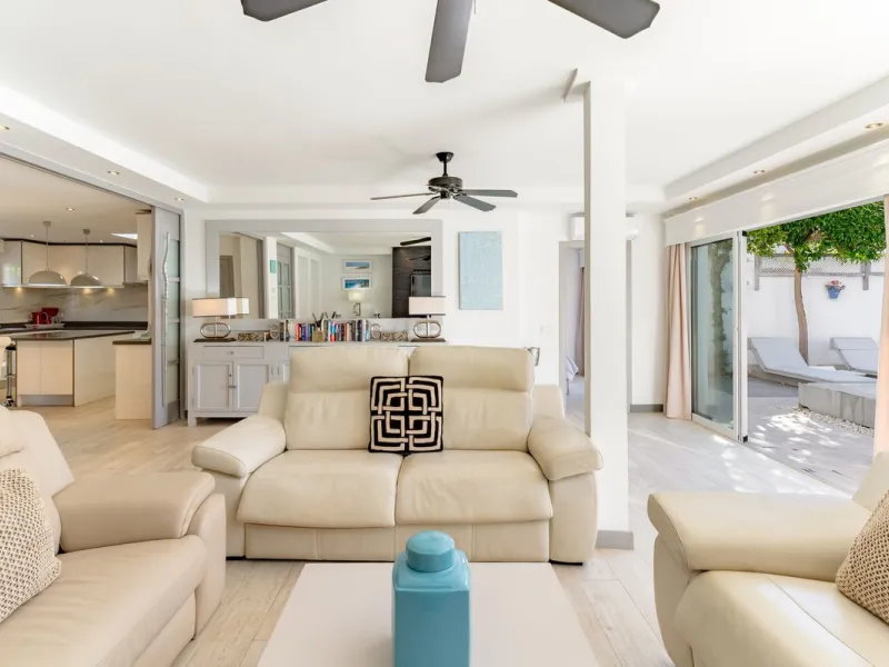 Discover your dream home in the heart of Estepona, where modern comfort meets Mediterranean charm. This detached luxury villa offers privacy, space, and elegance – perfect as a family home or a holiday retreat.