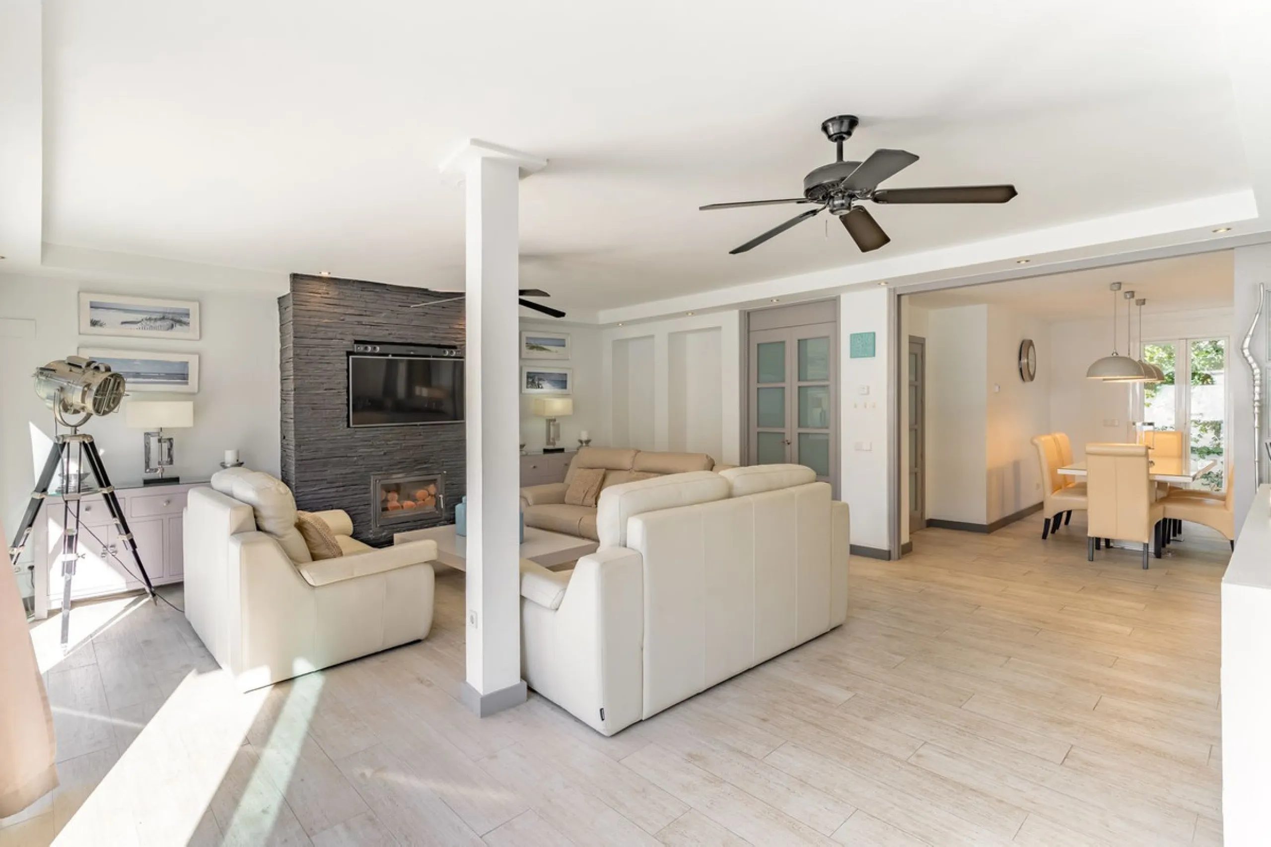 Discover your dream home in the heart of Estepona, where modern comfort meets Mediterranean charm. This detached luxury villa offers privacy, space, and elegance – perfect as a family home or a holiday retreat.