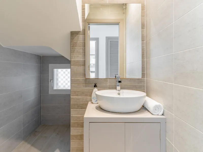Discover your dream home in the heart of Estepona, where modern comfort meets Mediterranean charm. This detached luxury villa offers privacy, space, and elegance – perfect as a family home or a holiday retreat.