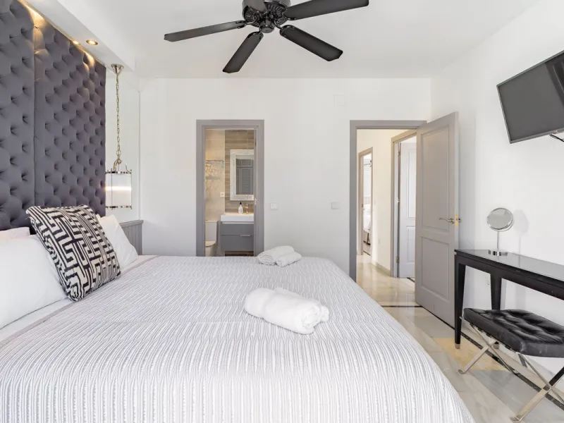 Discover your dream home in the heart of Estepona, where modern comfort meets Mediterranean charm. This detached luxury villa offers privacy, space, and elegance – perfect as a family home or a holiday retreat.