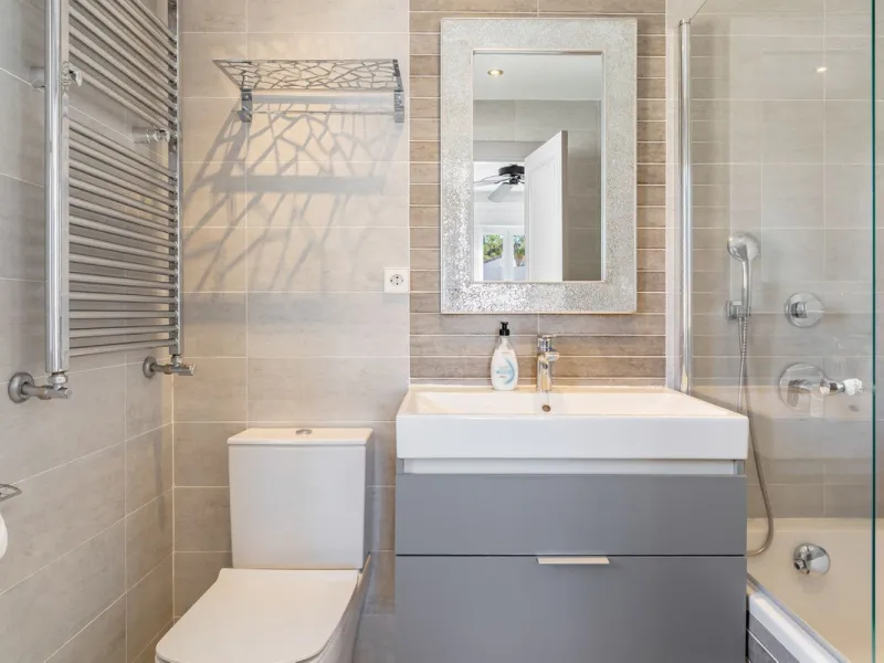 Discover your dream home in the heart of Estepona, where modern comfort meets Mediterranean charm. This detached luxury villa offers privacy, space, and elegance – perfect as a family home or a holiday retreat.