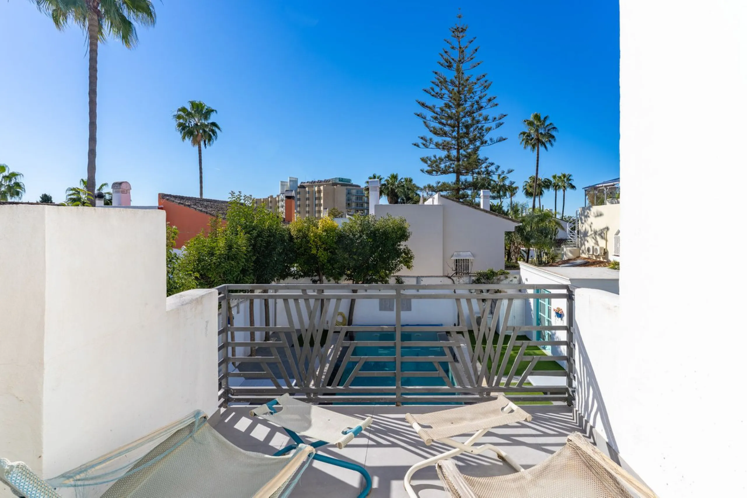 Discover your dream home in the heart of Estepona, where modern comfort meets Mediterranean charm. This detached luxury villa offers privacy, space, and elegance – perfect as a family home or a holiday retreat.