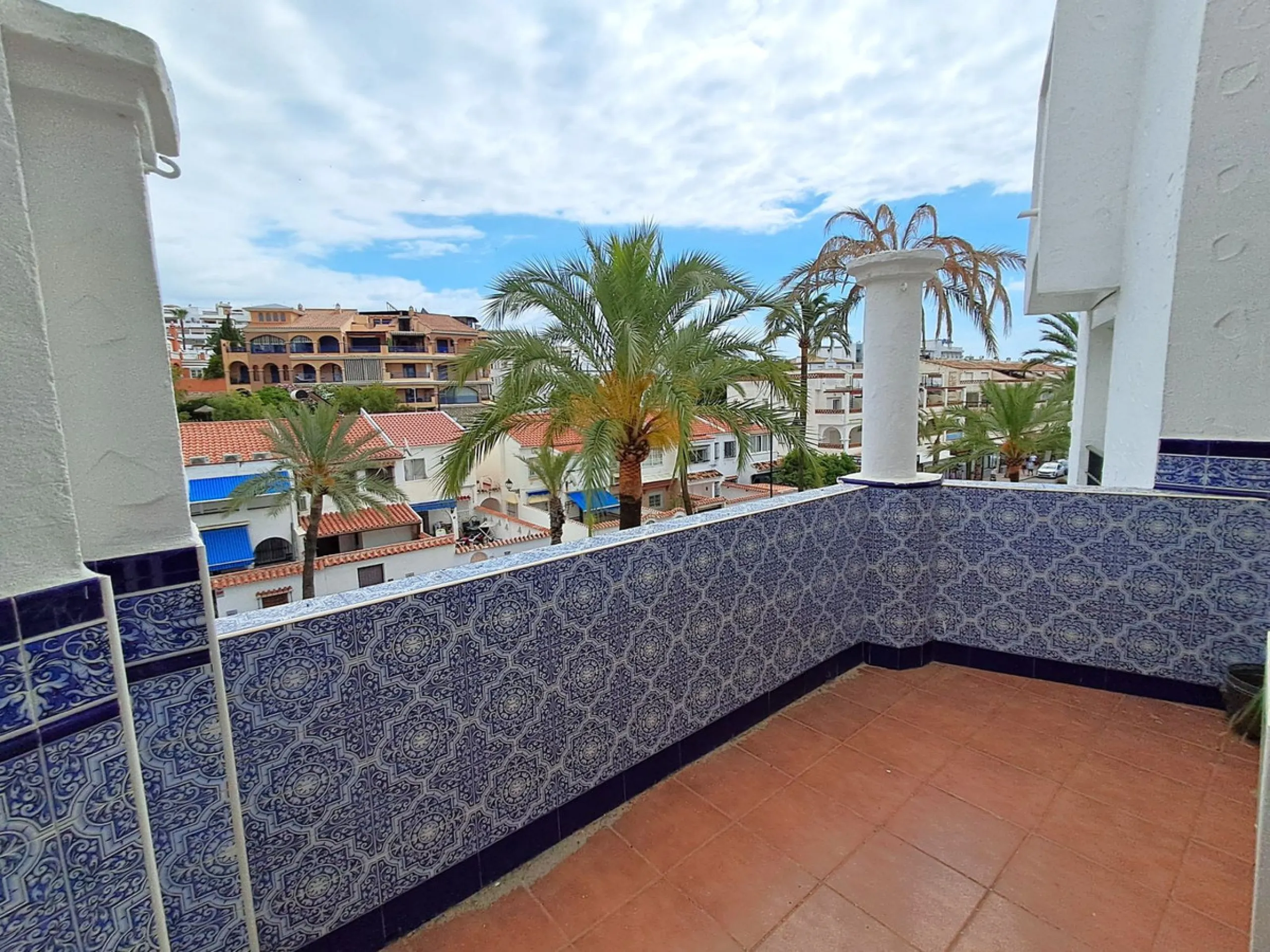 Apartment - Middle Floor Apartment в продаже в Benalmadena, Málaga. В доме 2 спален и 1 ванных комнат. Площадь дома 73 м²
