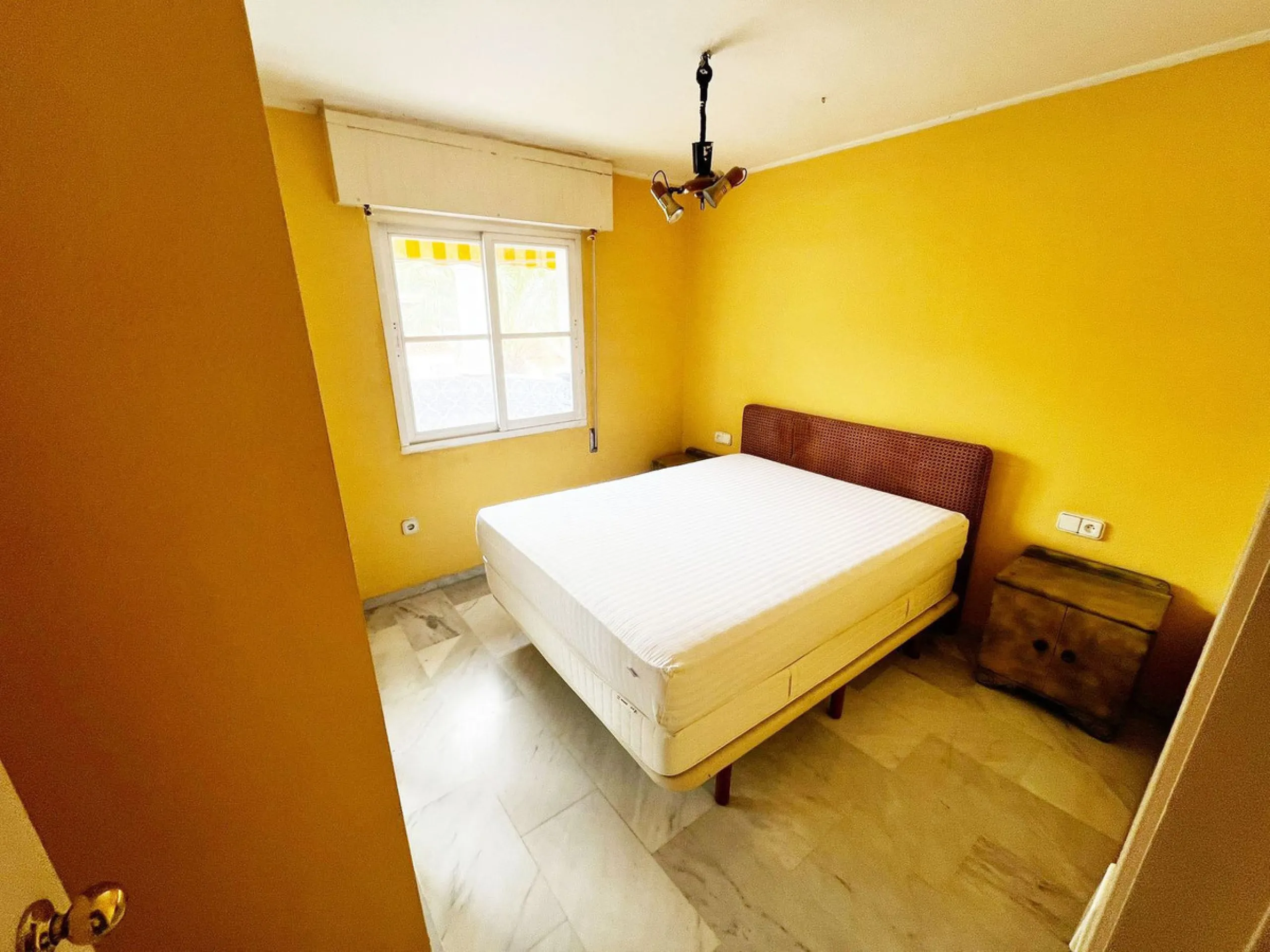 Apartment - Middle Floor Apartment в продаже в Benalmadena, Málaga. В доме 2 спален и 1 ванных комнат. Площадь дома 73 м²