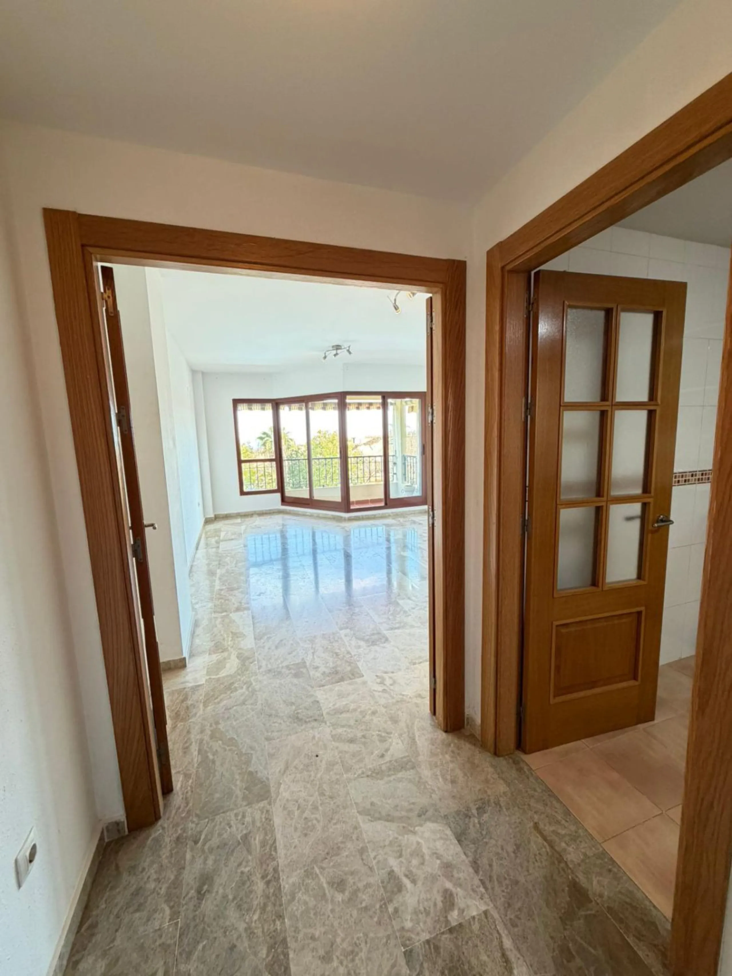 APARTMENT WITH DIRECT SEA VIEWS!