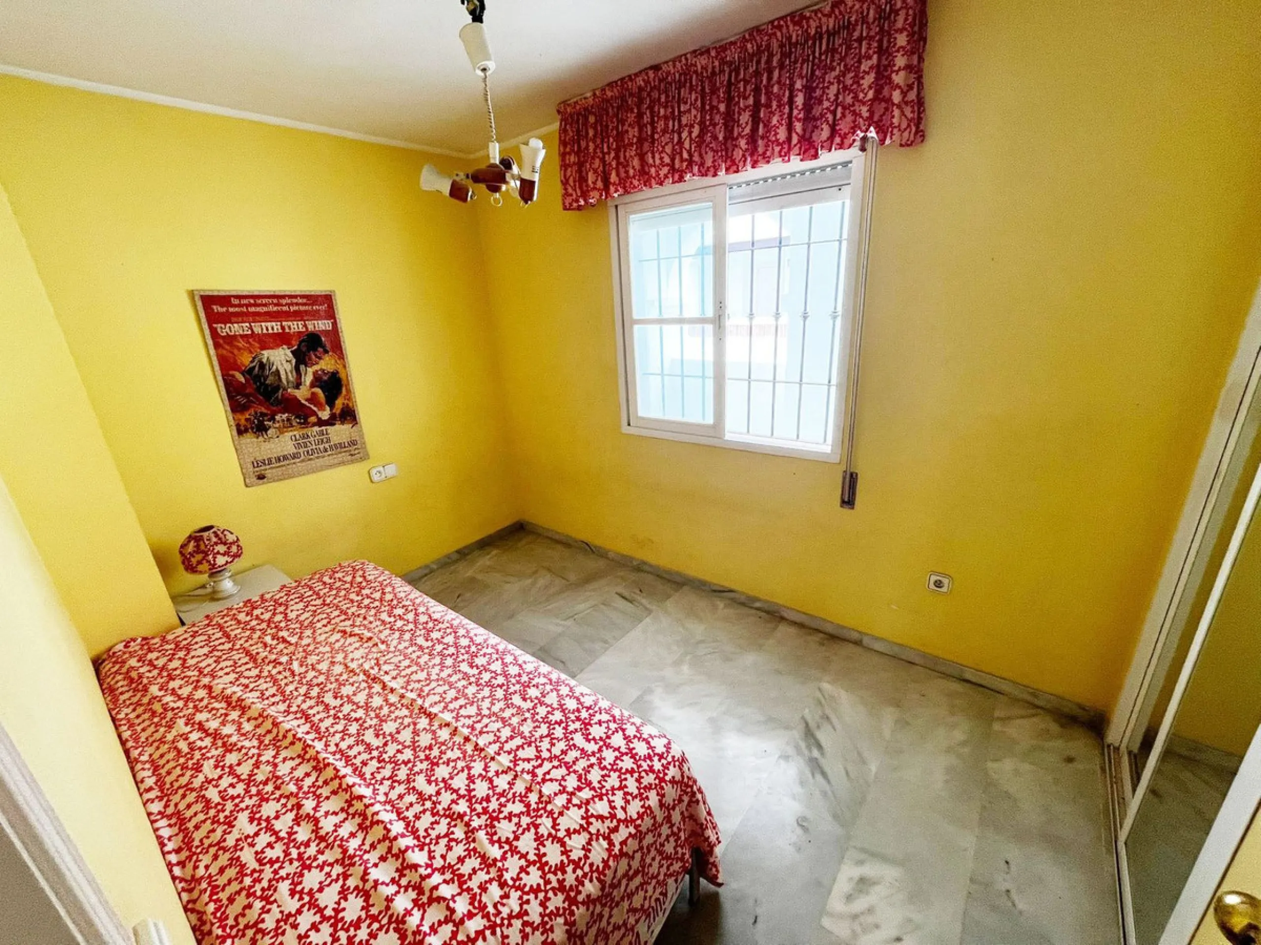 Apartment - Middle Floor Apartment в продаже в Benalmadena, Málaga. В доме 2 спален и 1 ванных комнат. Площадь дома 73 м²