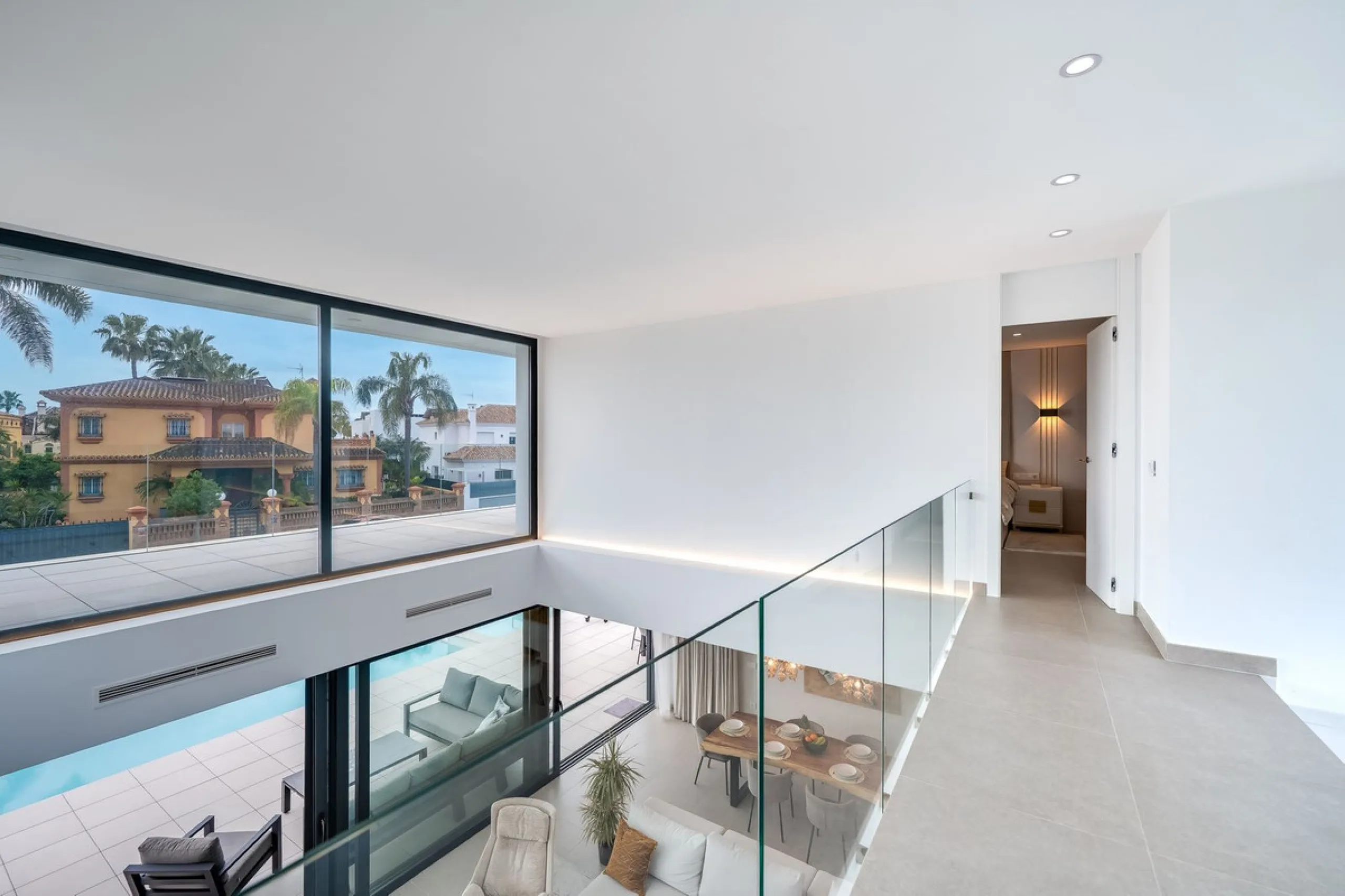 Welcome to a newly completed architectural gem located in the exclusive Montecarlo urbanization of San Pedro de Alcántara. This elegant 5-bedroom villa, spanning over 786 m² of built space across three impeccably designed levels, blends cutting-edge desig