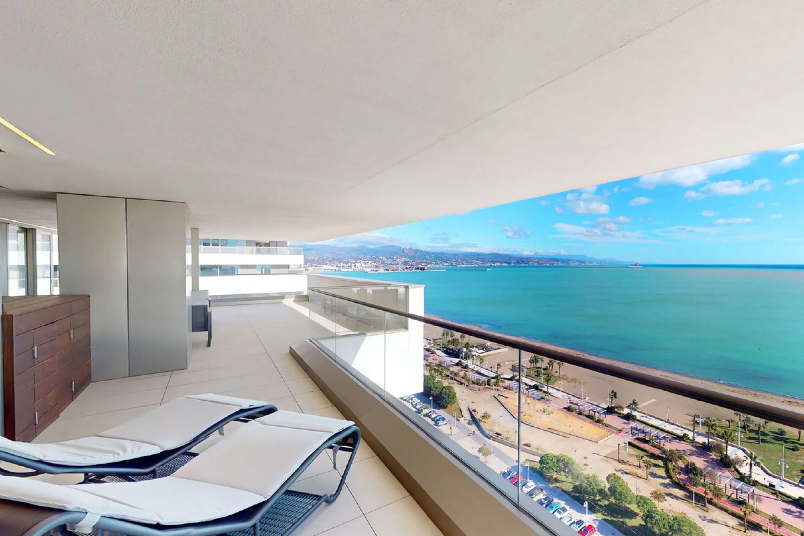 Apartment - Top Floor Apartment в продаже в Málaga, Málaga. В доме 4 спален и 4 ванных комнат. Площадь дома 370 м²