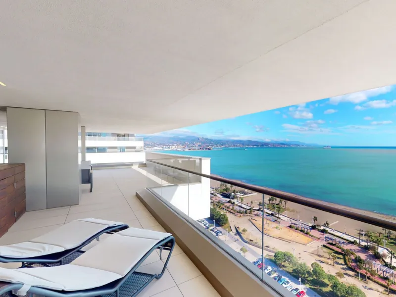 Apartment - Top Floor Apartment в продаже в Málaga, Málaga. В доме 4 спален и 4 ванных комнат. Площадь дома 370 м²