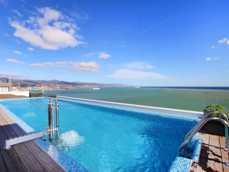 Apartment - Top Floor Apartment в продаже в Málaga, Málaga. В доме 4 спален и 4 ванных комнат. Площадь дома 370 м²