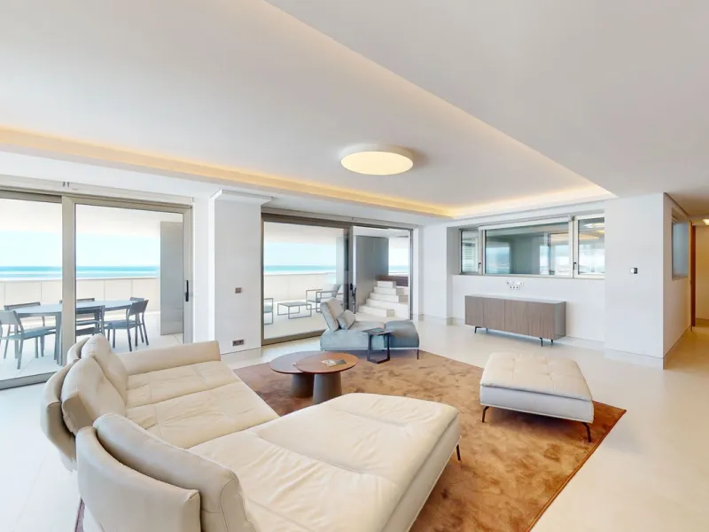 Apartment - Top Floor Apartment в продаже в Málaga, Málaga. В доме 4 спален и 4 ванных комнат. Площадь дома 370 м²