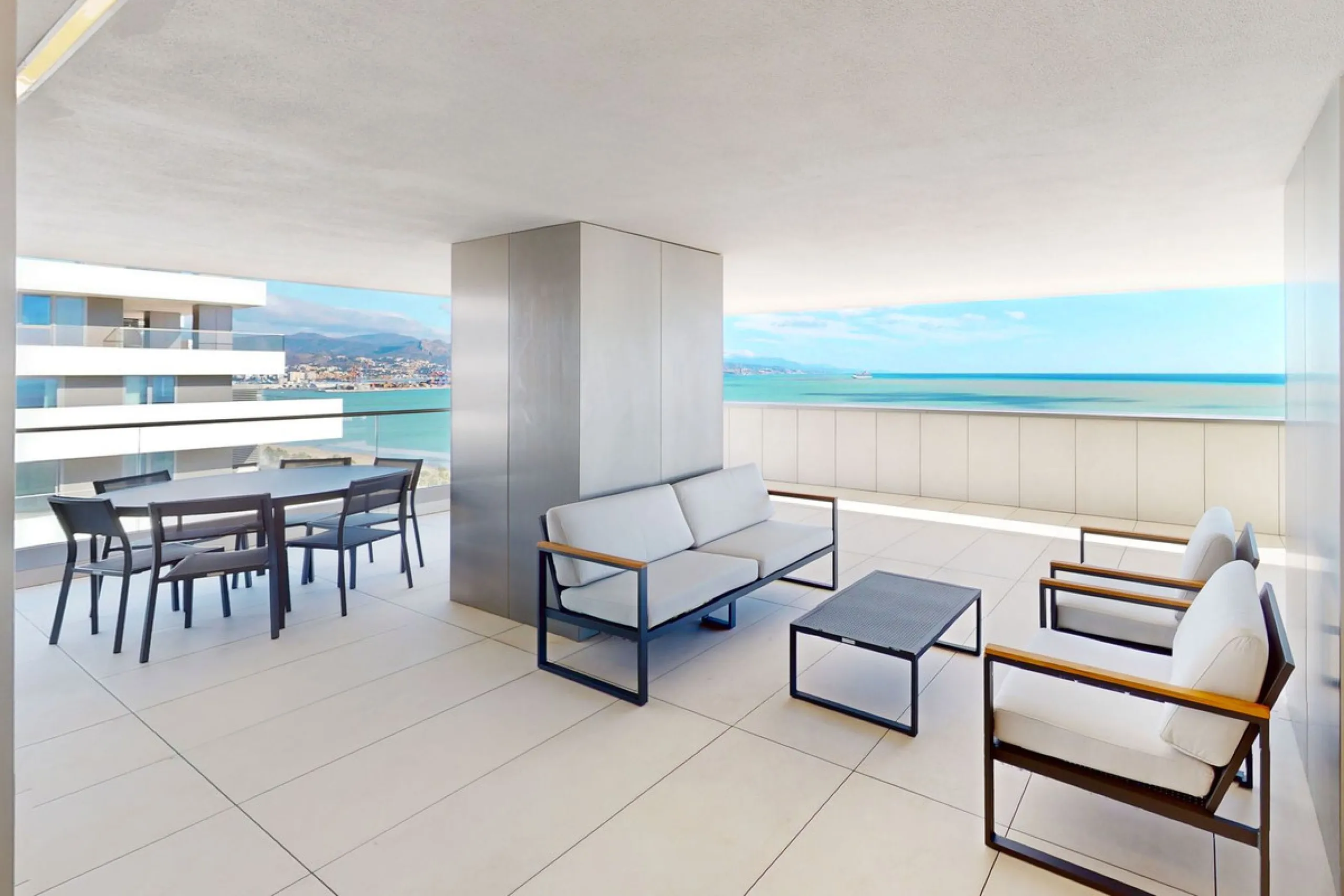 Apartment - Top Floor Apartment в продаже в Málaga, Málaga. В доме 4 спален и 4 ванных комнат. Площадь дома 370 м²