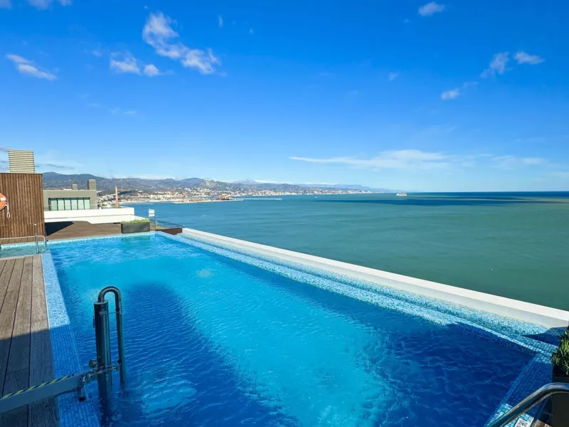 Apartment - Top Floor Apartment в продаже в Málaga, Málaga. В доме 4 спален и 4 ванных комнат. Площадь дома 370 м²