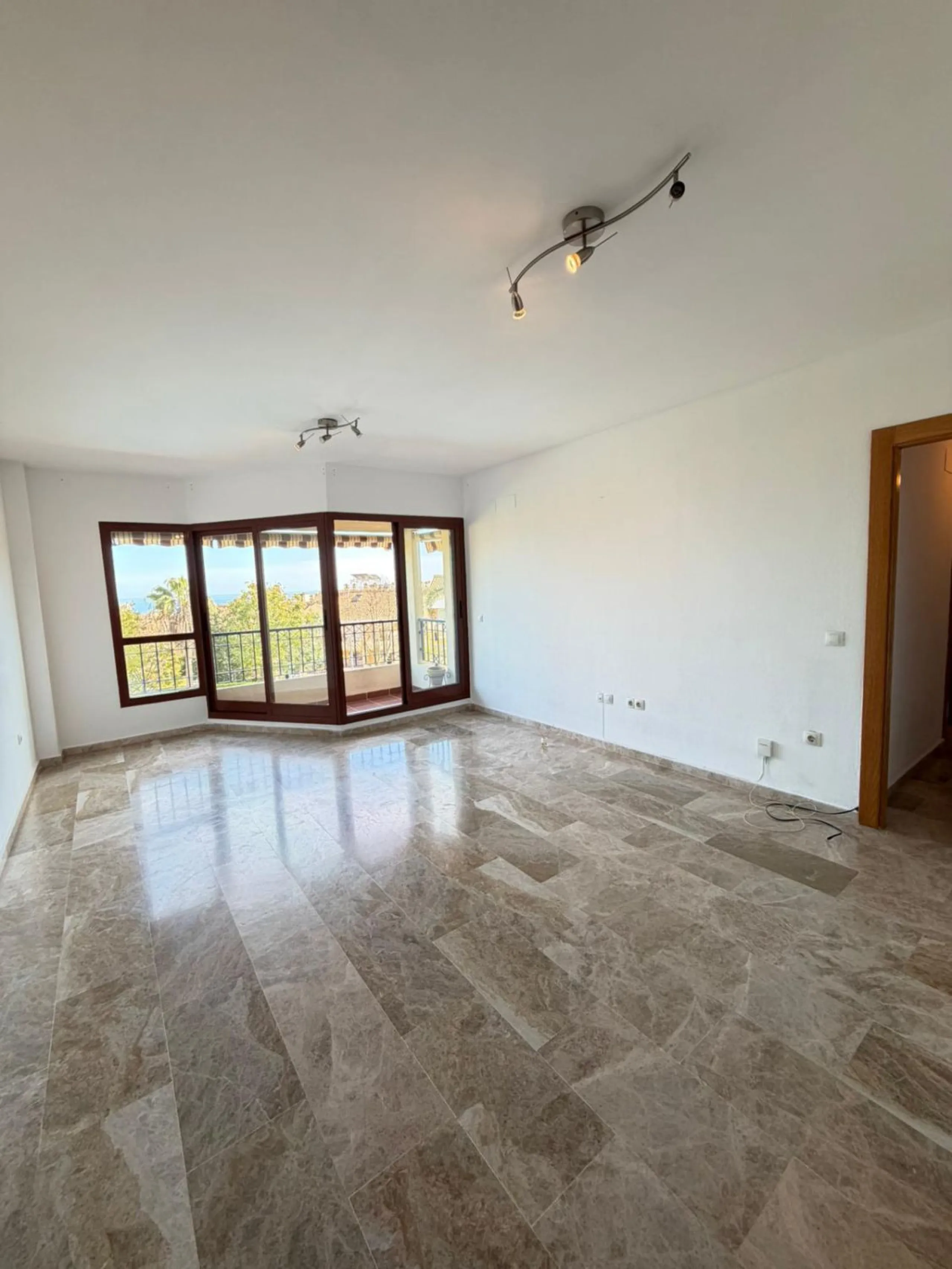 APARTMENT WITH DIRECT SEA VIEWS!