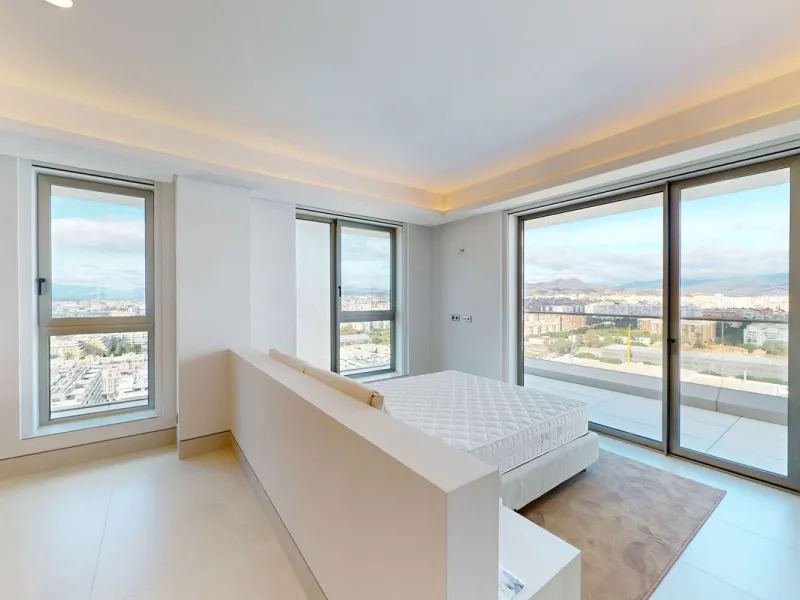 Apartment - Top Floor Apartment в продаже в Málaga, Málaga. В доме 4 спален и 4 ванных комнат. Площадь дома 370 м²