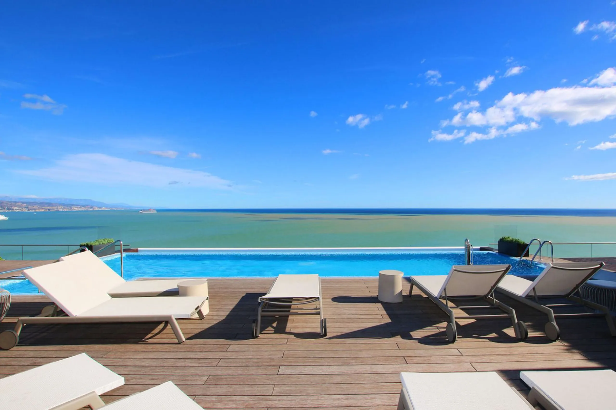 Apartment - Top Floor Apartment в продаже в Málaga, Málaga. В доме 4 спален и 4 ванных комнат. Площадь дома 370 м²