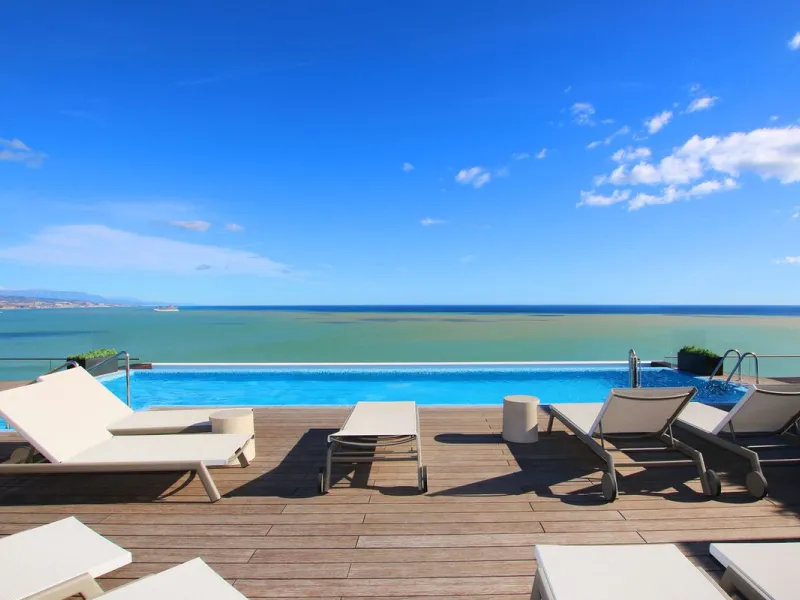 Apartment - Top Floor Apartment в продаже в Málaga, Málaga. В доме 4 спален и 4 ванных комнат. Площадь дома 370 м²
