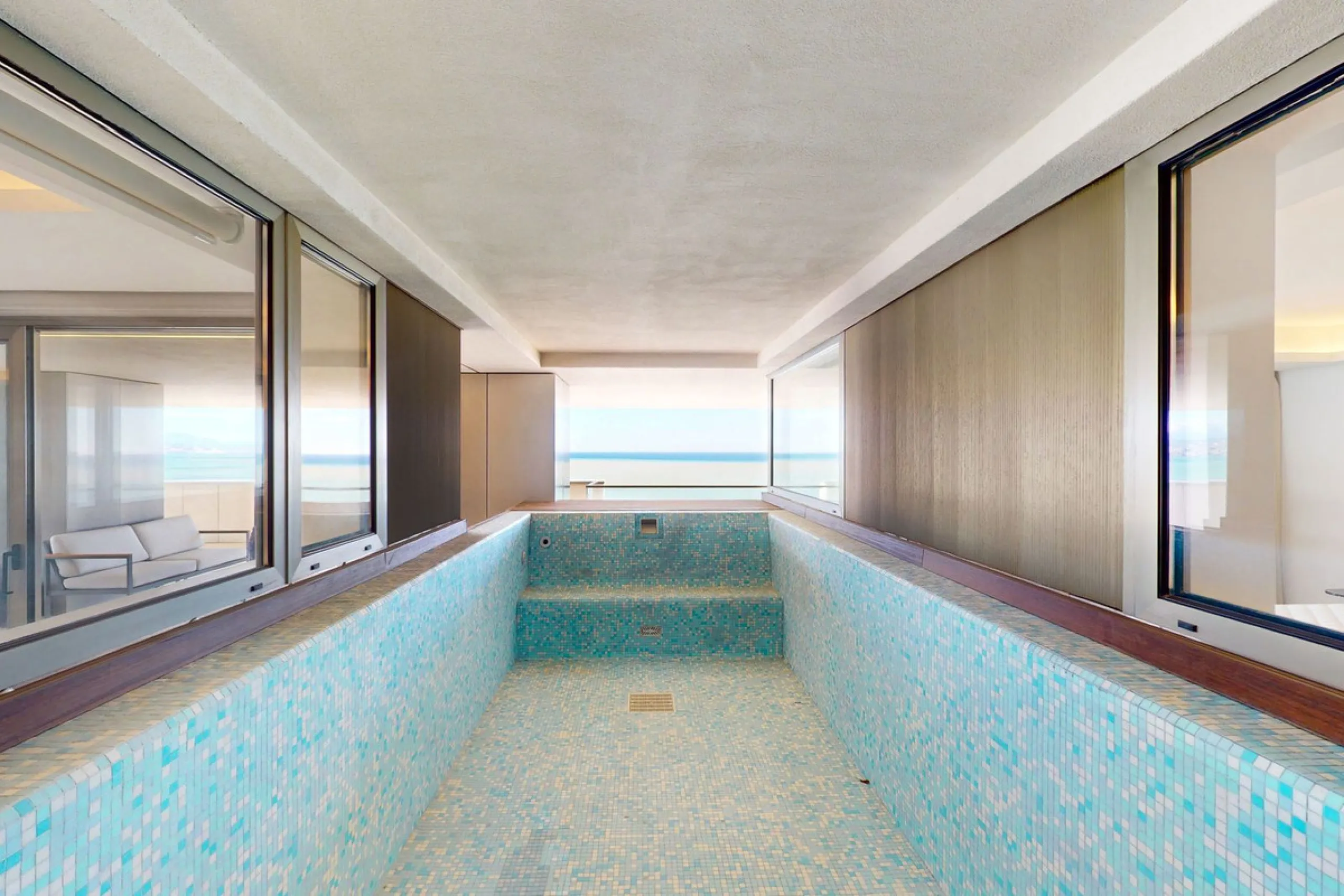Apartment - Top Floor Apartment в продаже в Málaga, Málaga. В доме 4 спален и 4 ванных комнат. Площадь дома 370 м²
