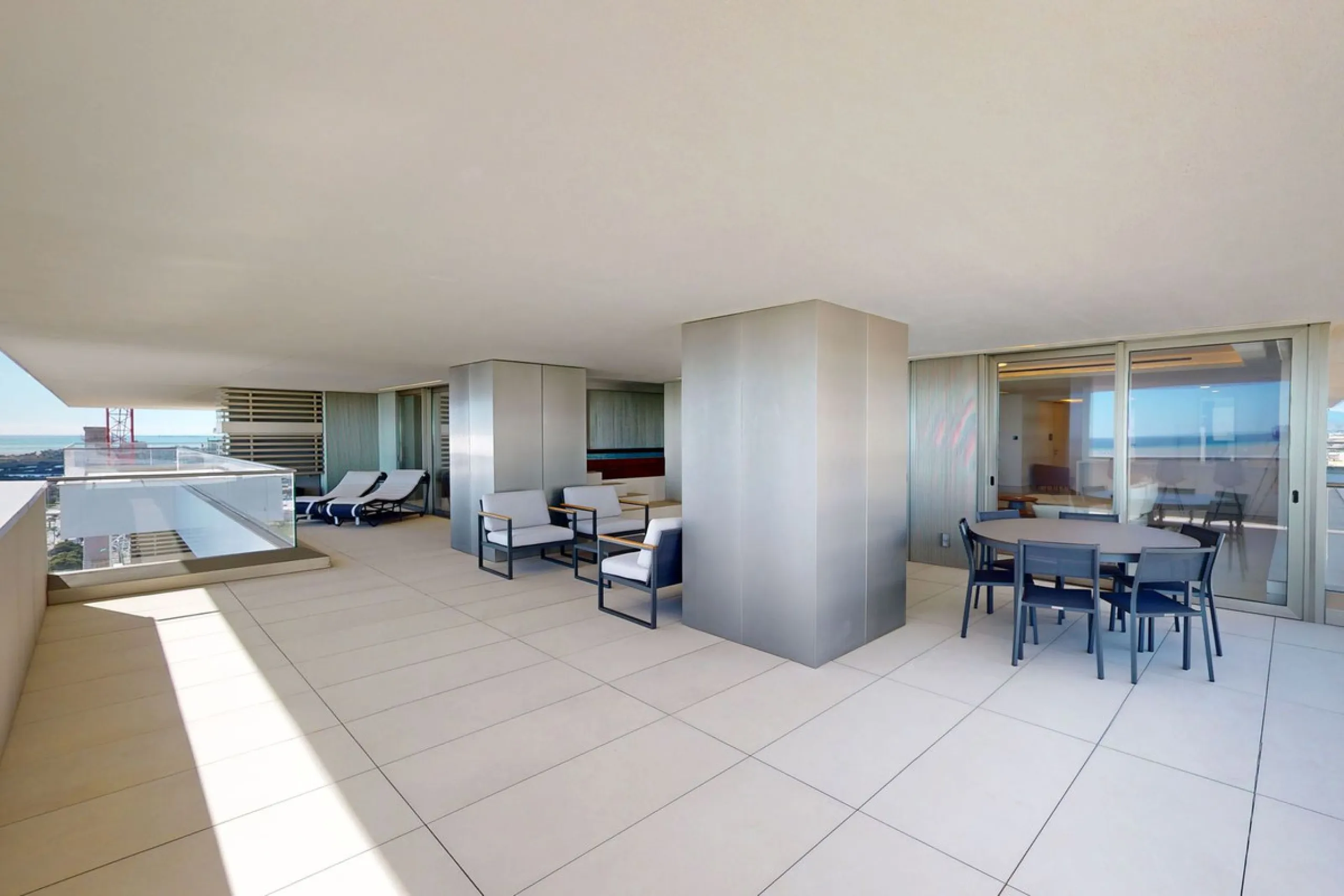 Apartment - Top Floor Apartment в продаже в Málaga, Málaga. В доме 4 спален и 4 ванных комнат. Площадь дома 370 м²