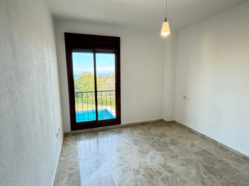 APARTMENT WITH DIRECT SEA VIEWS!