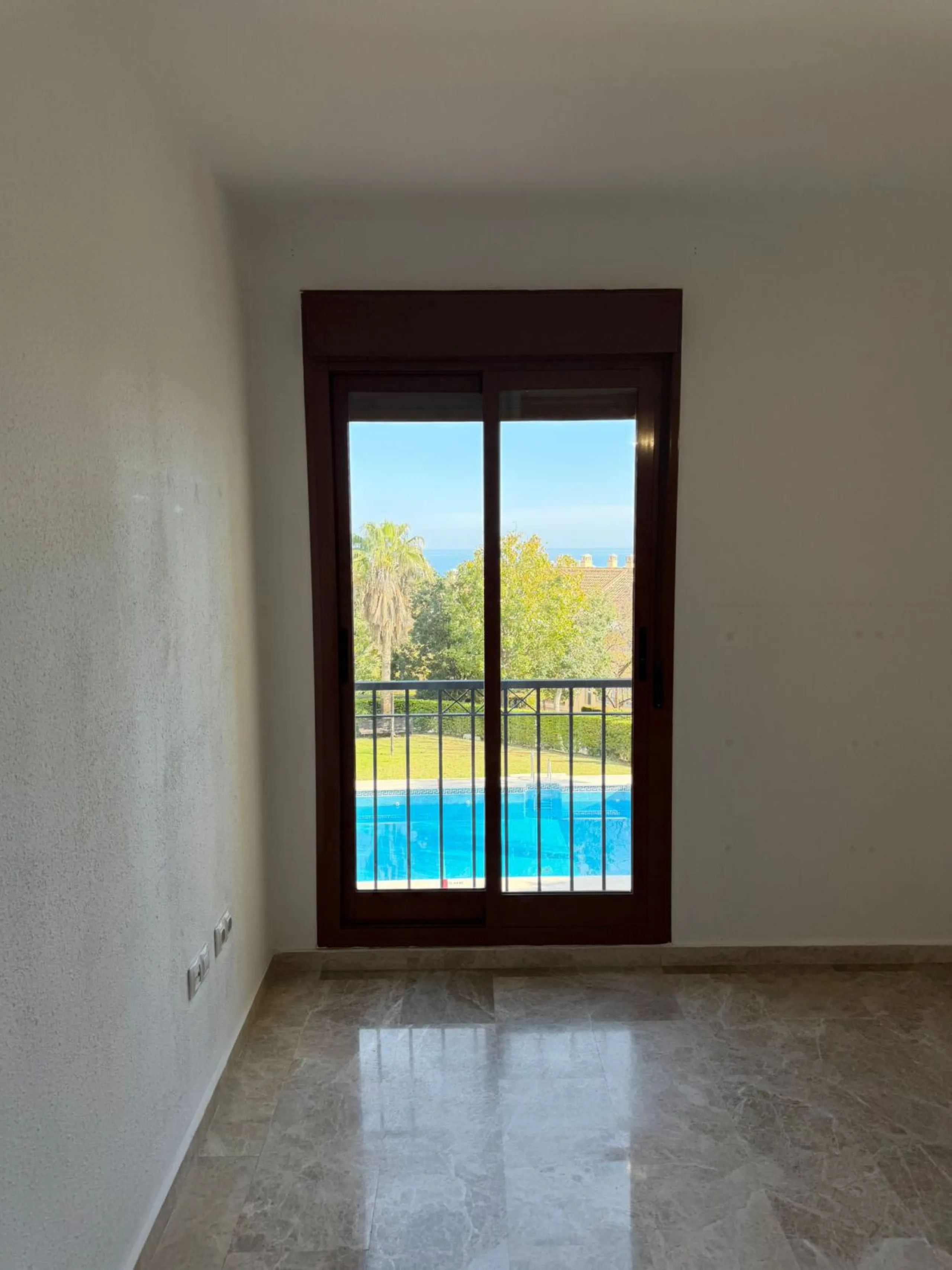 APARTMENT WITH DIRECT SEA VIEWS!