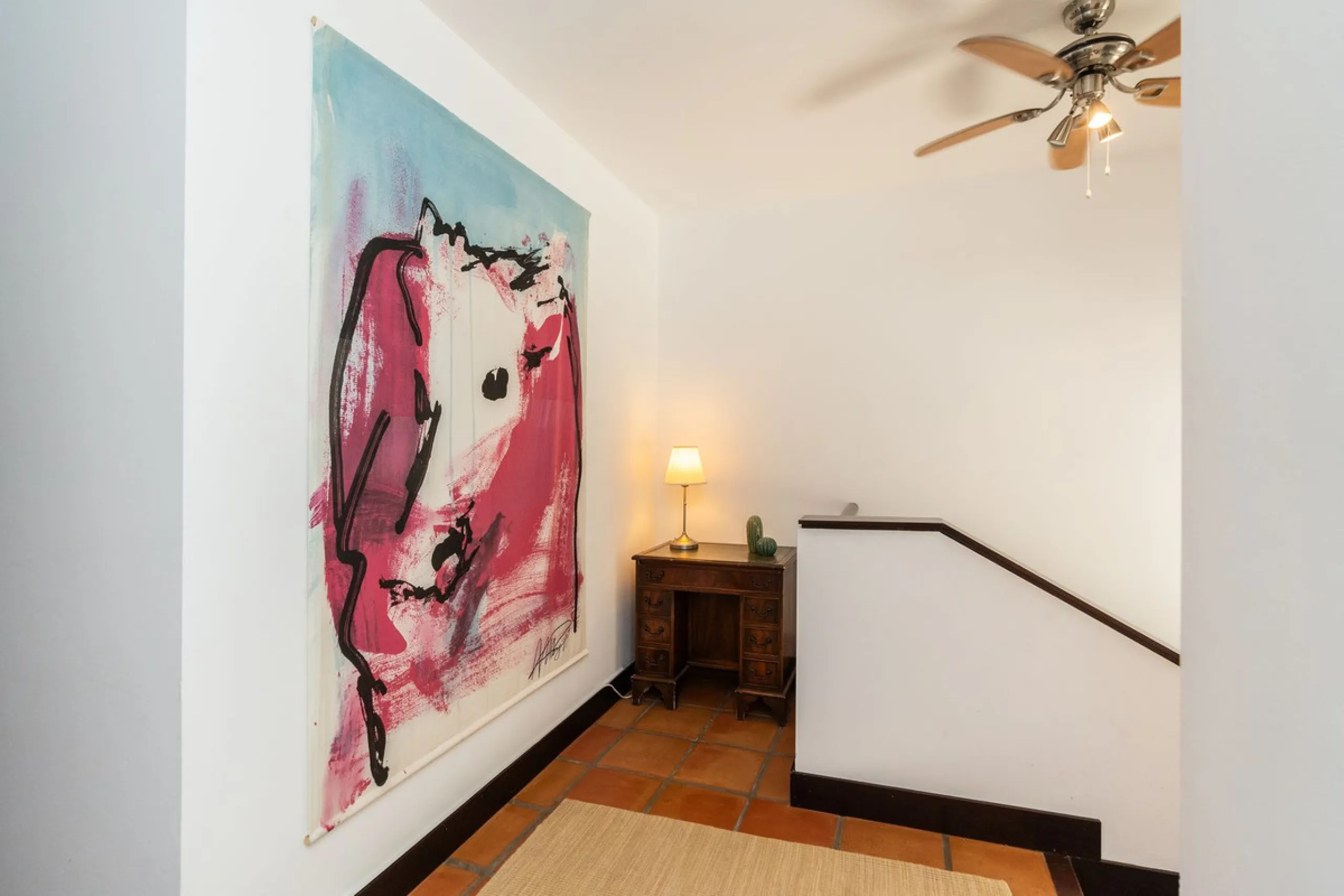 Spectacular townhouse in El Casar, Benahavís, one of the most exclusive developments in Benahavís village. The property stands out for its spaciousness, brightness, and functional layout, offering a total of 4 bedrooms, 4 bathrooms, and 1 guest toilet.