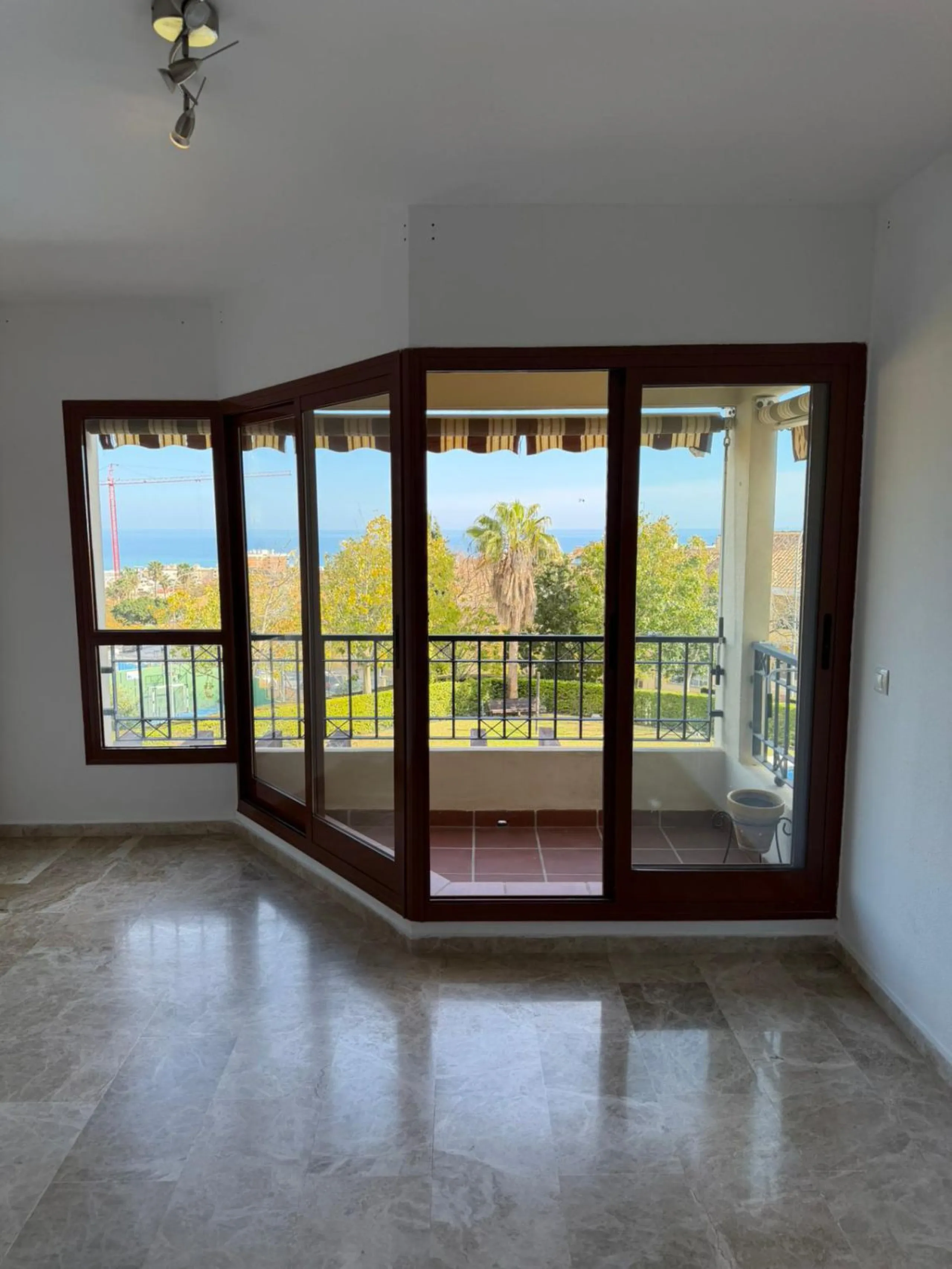 APARTMENT WITH DIRECT SEA VIEWS!