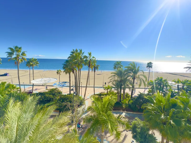**Stunning Luxury Seafront Residence in the Heart of Estepona**