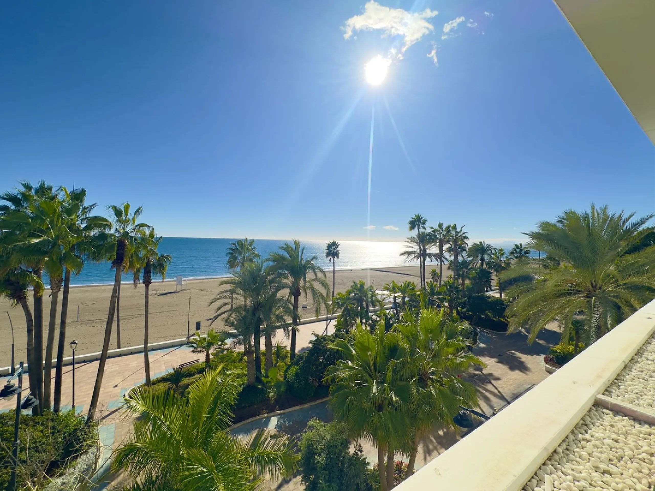 **Stunning Luxury Seafront Residence in the Heart of Estepona**
