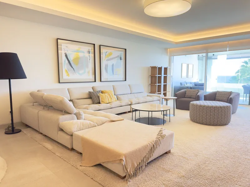 **Stunning Luxury Seafront Residence in the Heart of Estepona**