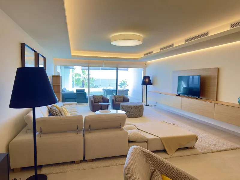 **Stunning Luxury Seafront Residence in the Heart of Estepona**