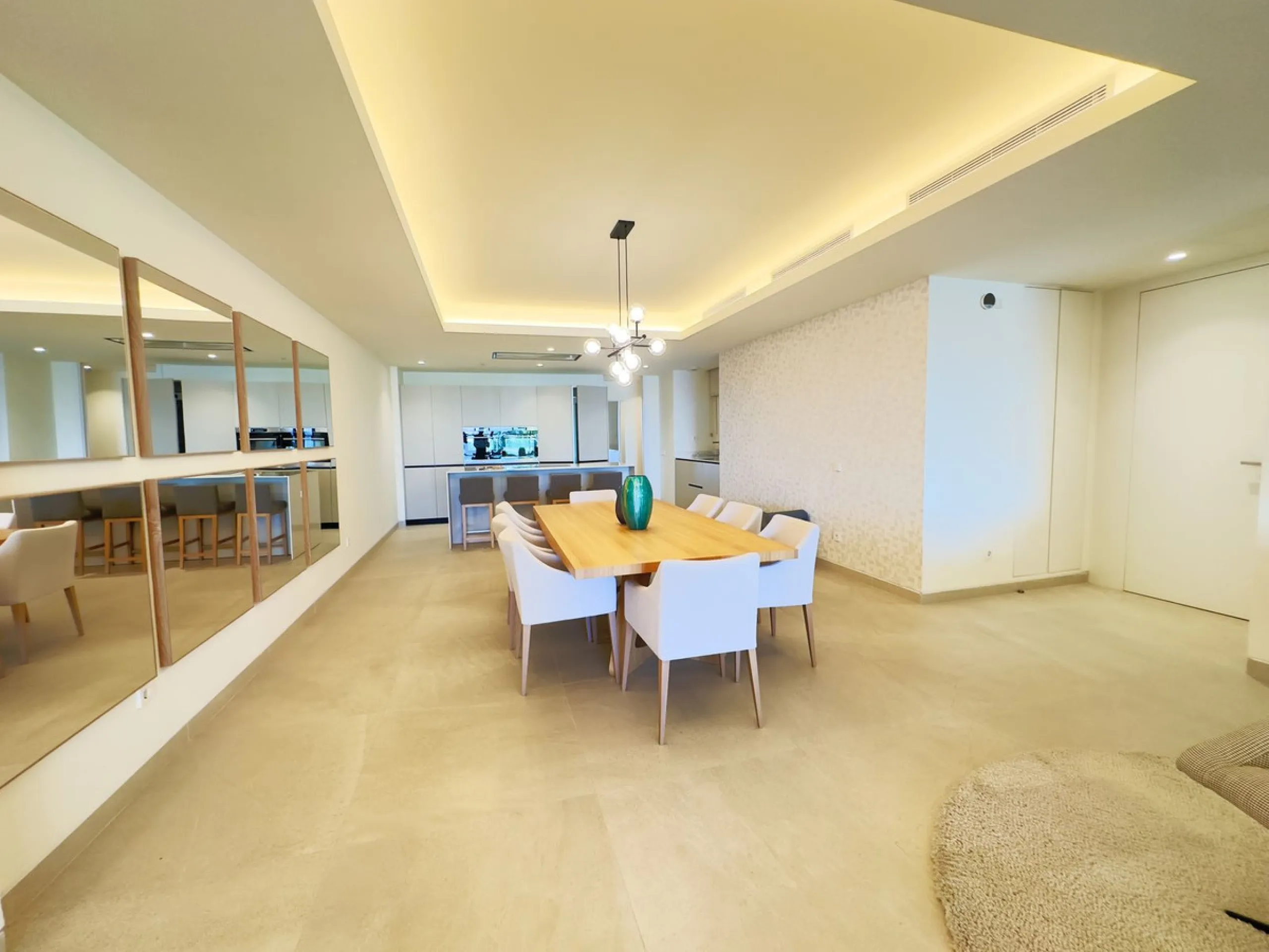 **Stunning Luxury Seafront Residence in the Heart of Estepona**