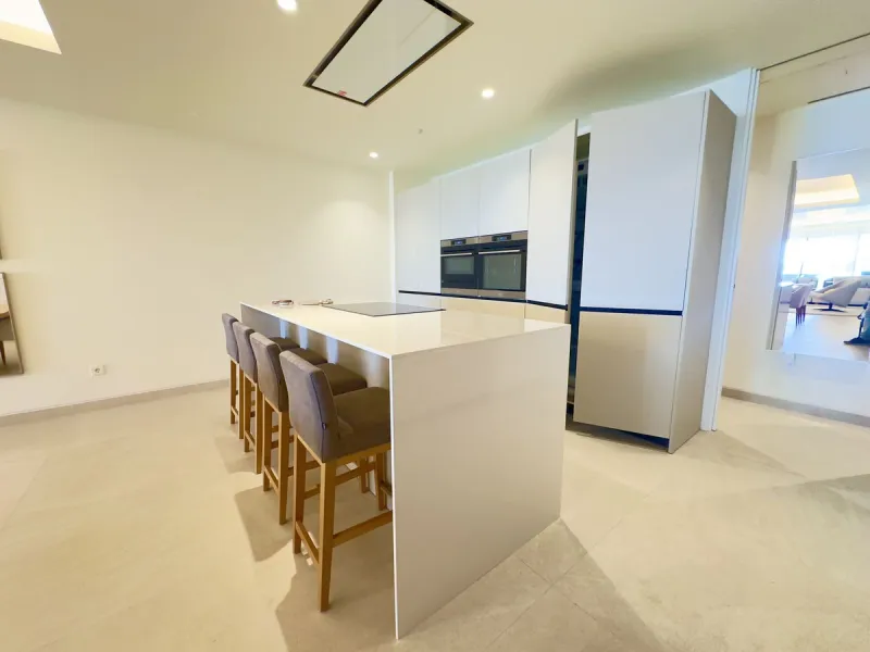 **Stunning Luxury Seafront Residence in the Heart of Estepona**