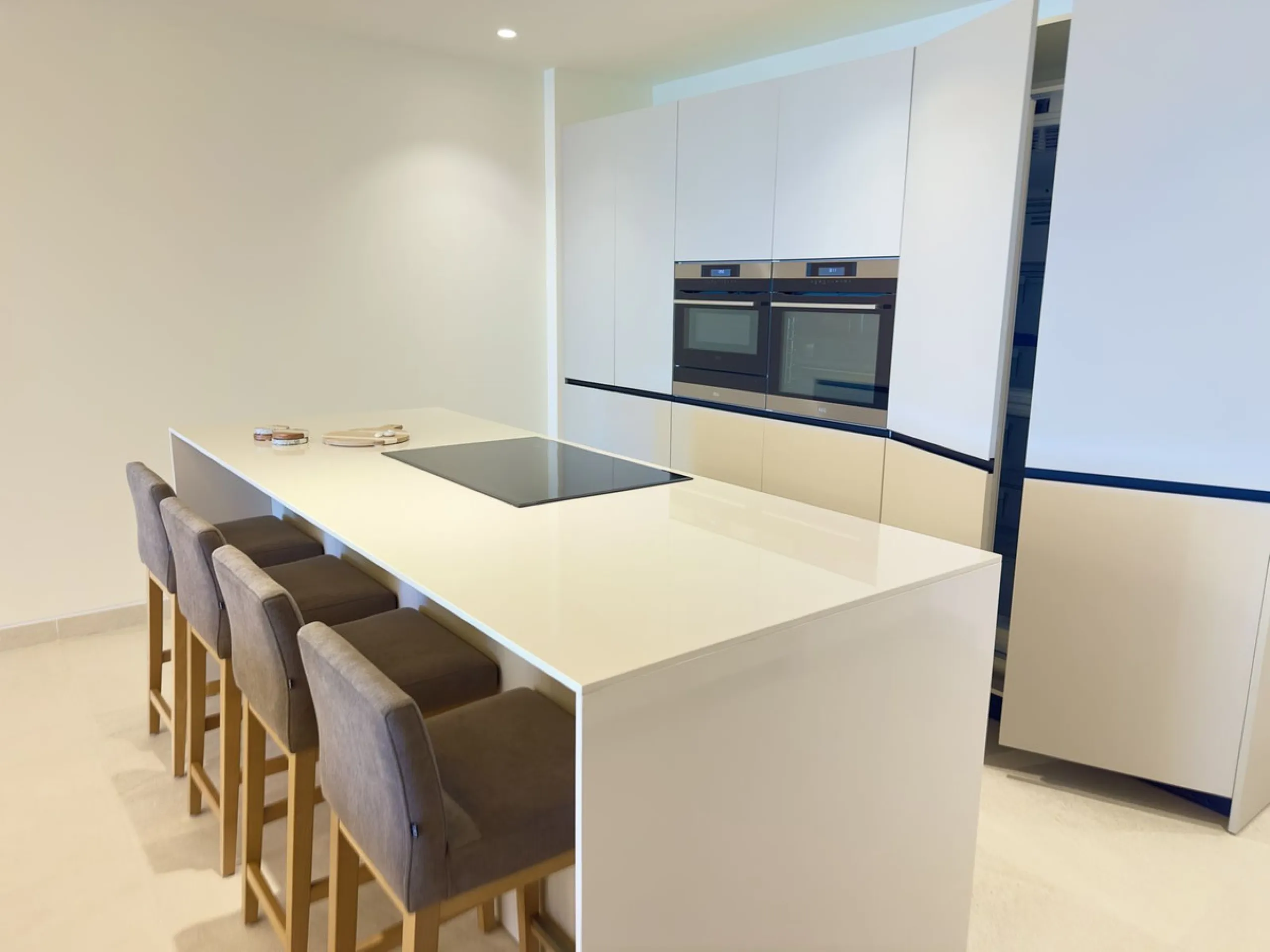 **Stunning Luxury Seafront Residence in the Heart of Estepona**