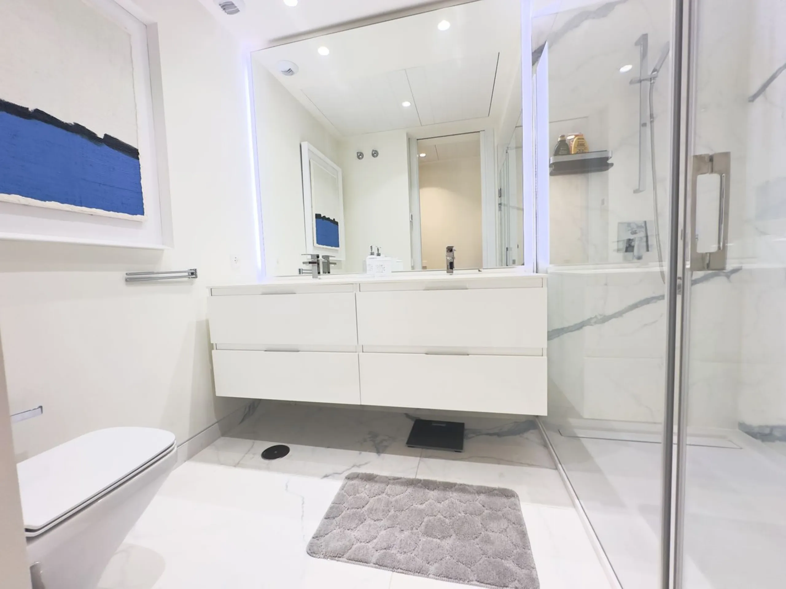 **Stunning Luxury Seafront Residence in the Heart of Estepona**