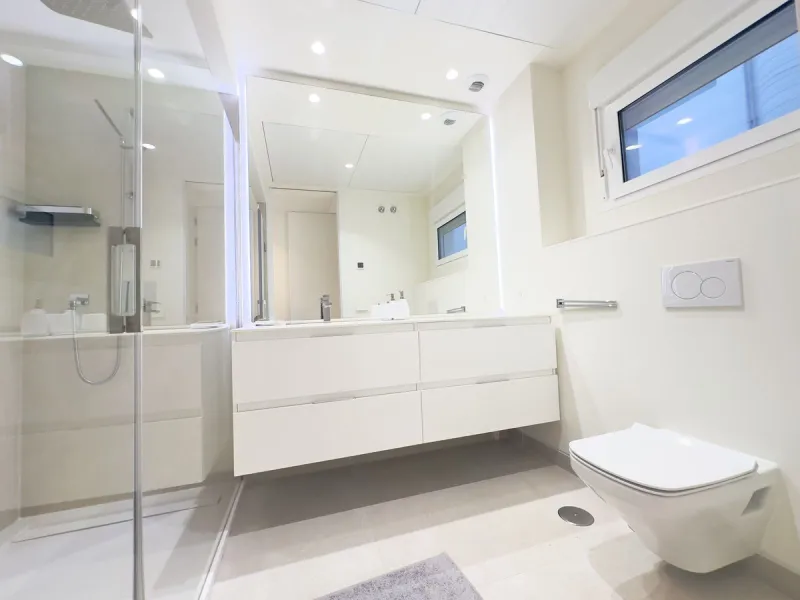 **Stunning Luxury Seafront Residence in the Heart of Estepona**