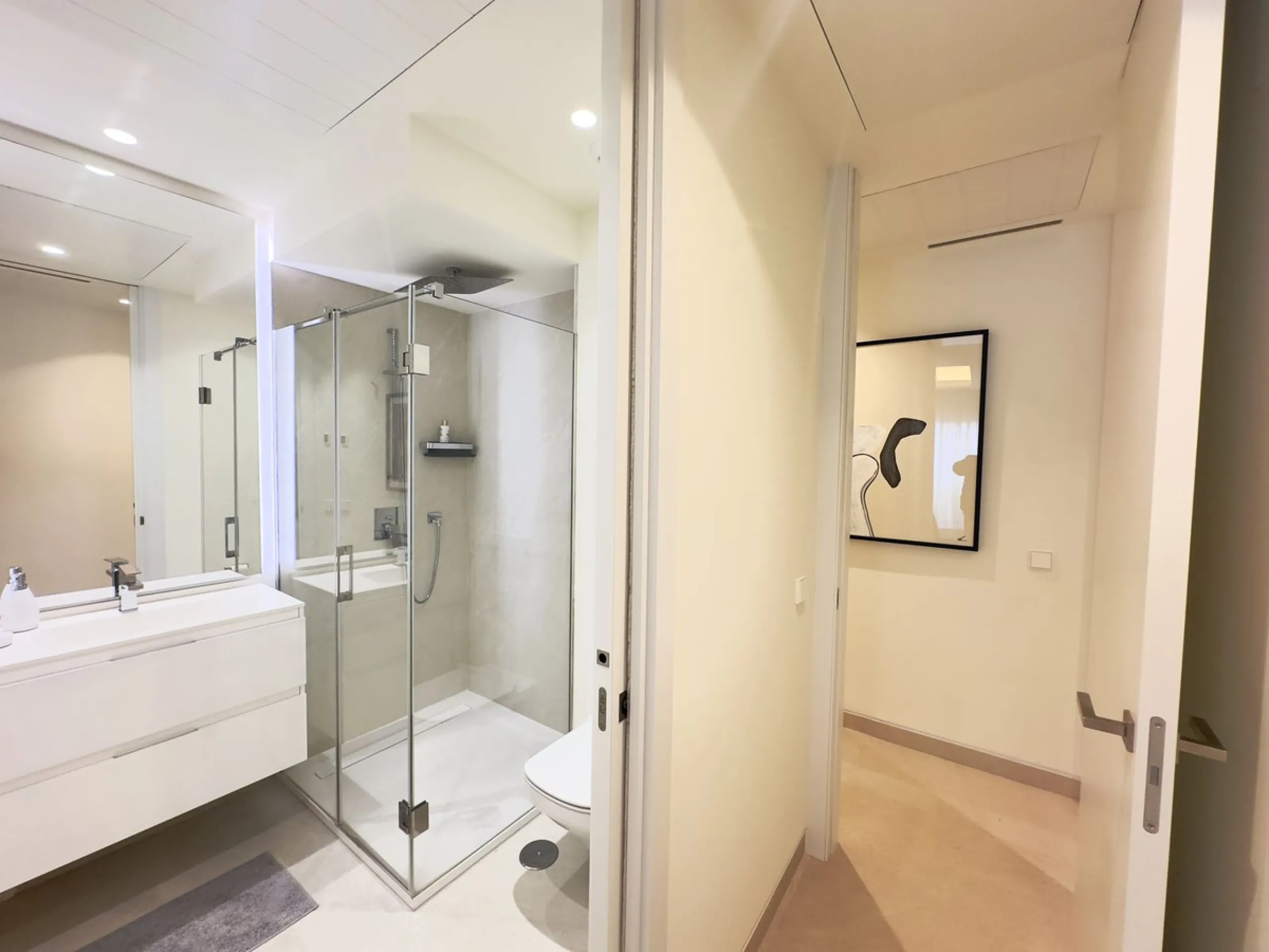 **Stunning Luxury Seafront Residence in the Heart of Estepona**