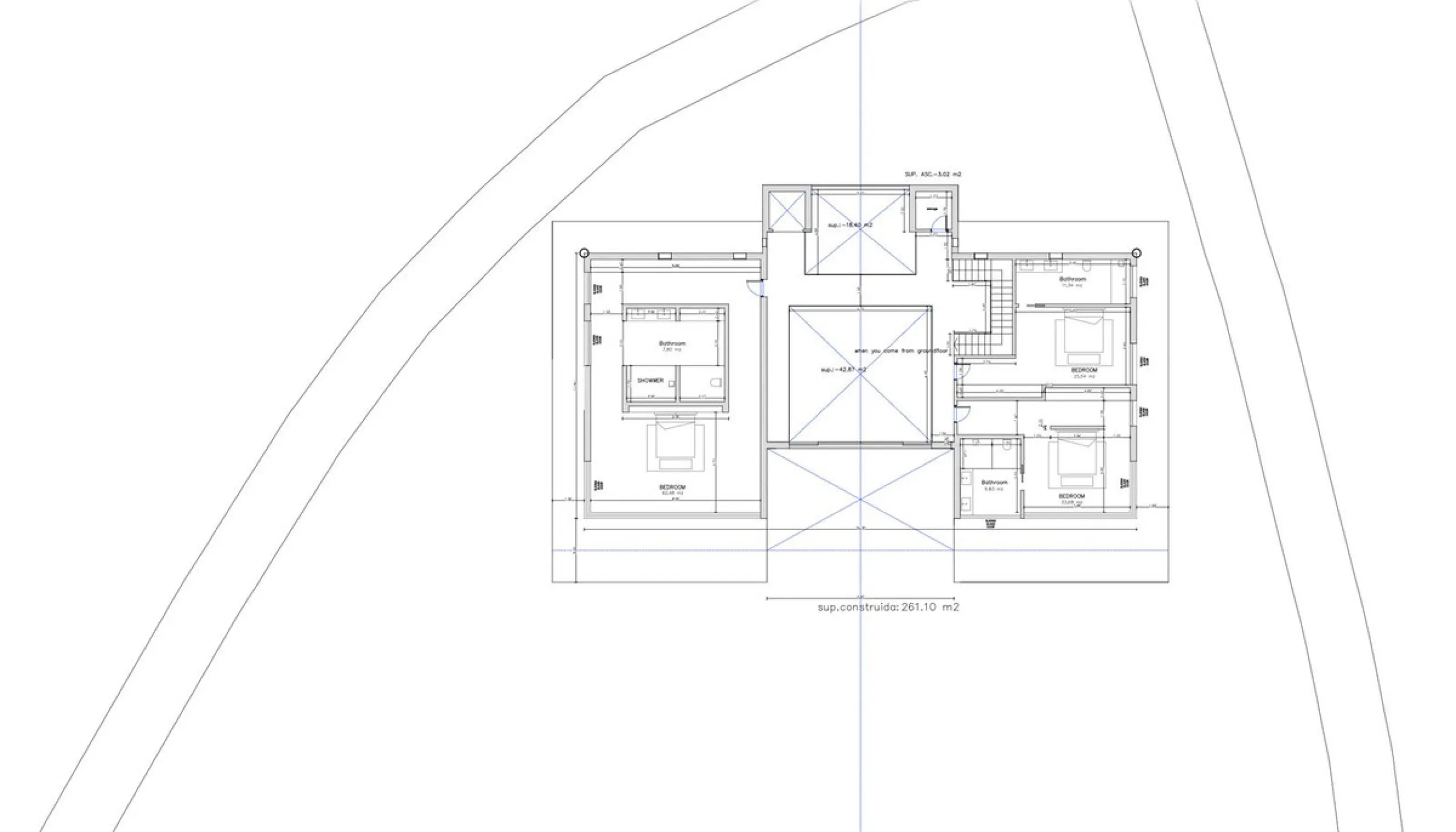 In the exclusive Las Chapas area, a unique opportunity arises: a plot of land exceeding 4,500 m² with a completed project.