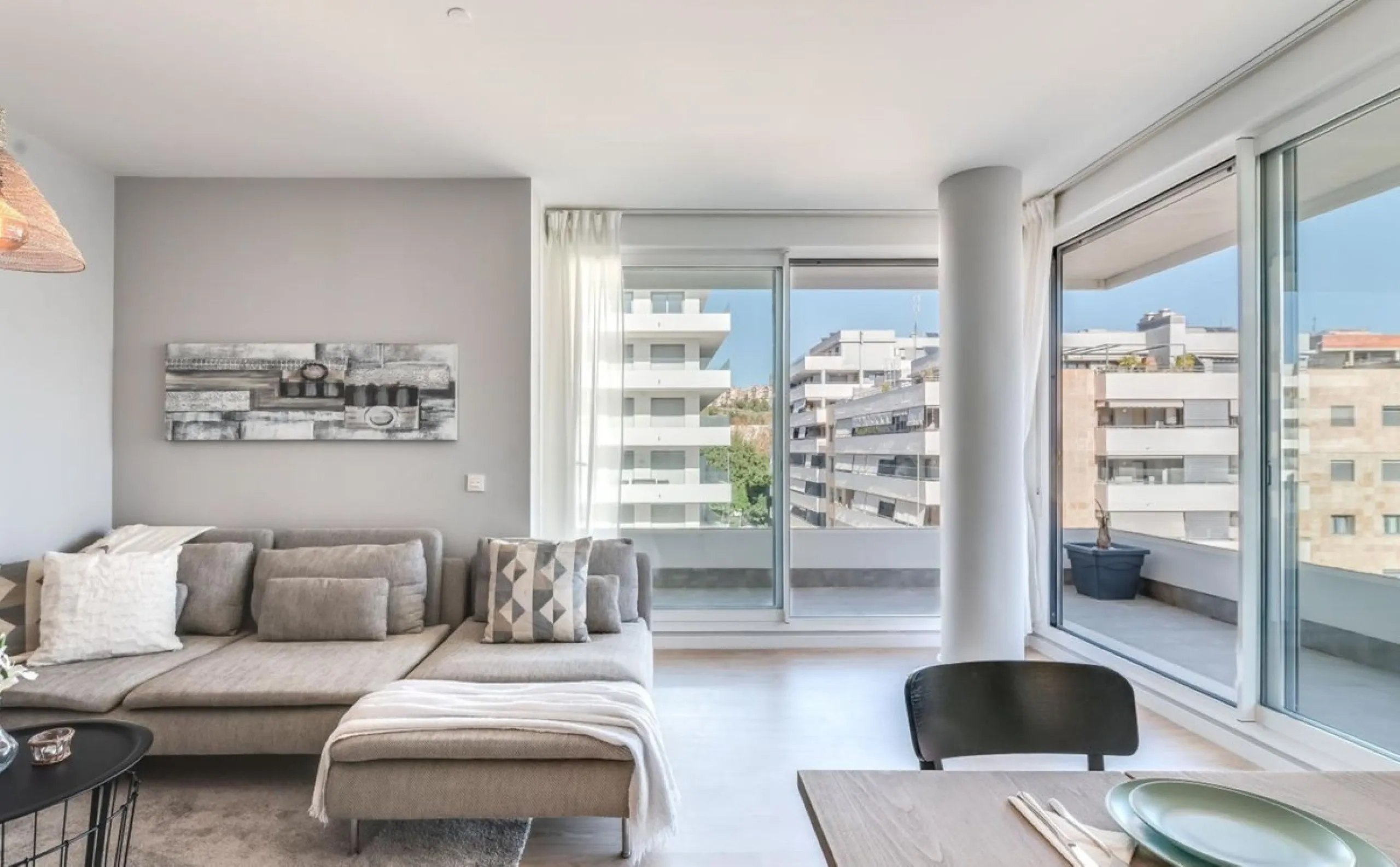 Apartment - Middle Floor Apartment в продаже в Marbella, Málaga. В доме 3 спален и 2 ванных комнат. Площадь дома 150 м²