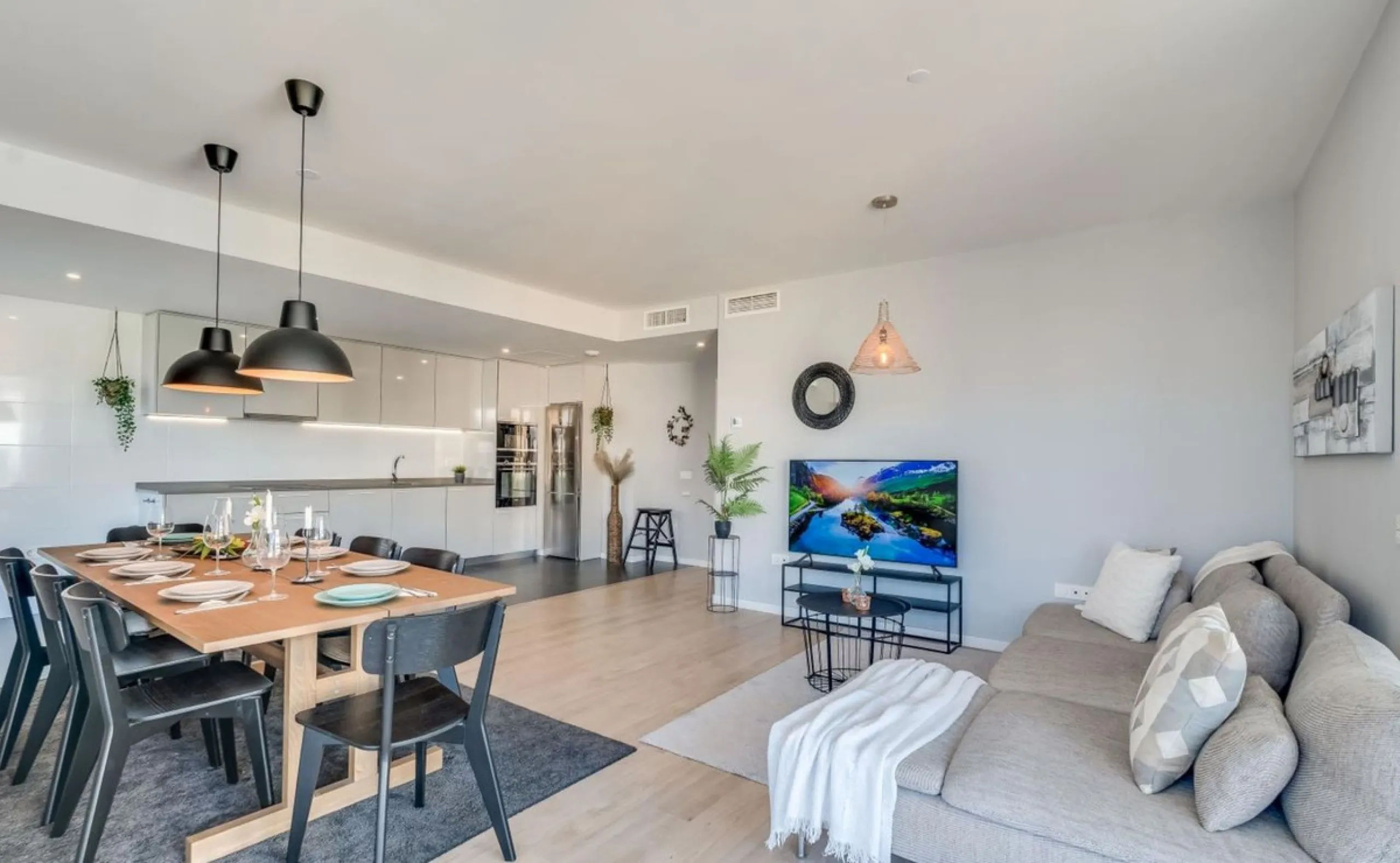 Apartment - Middle Floor Apartment в продаже в Marbella, Málaga. В доме 3 спален и 2 ванных комнат. Площадь дома 150 м²