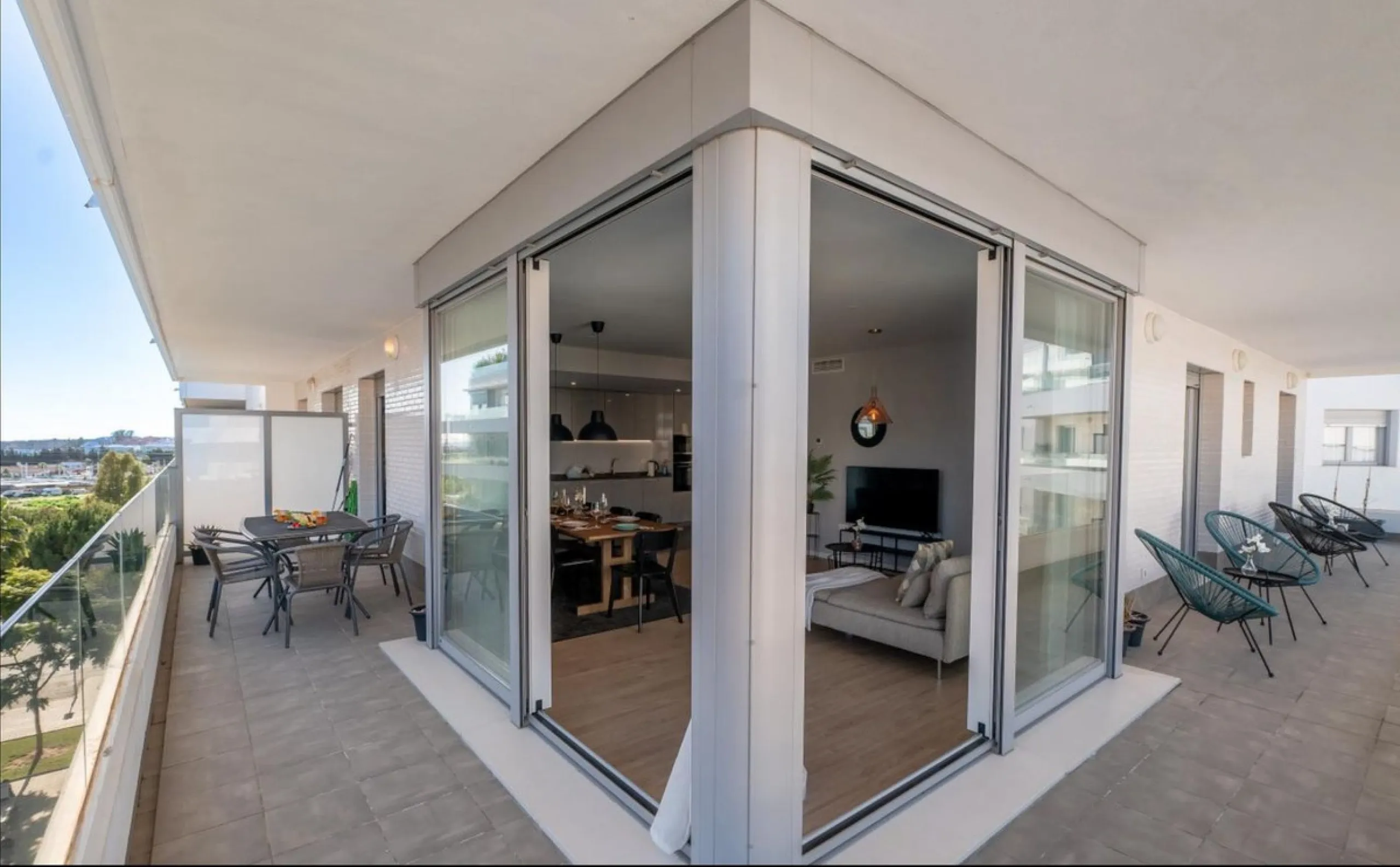 Apartment - Middle Floor Apartment в продаже в Marbella, Málaga. В доме 3 спален и 2 ванных комнат. Площадь дома 150 м²