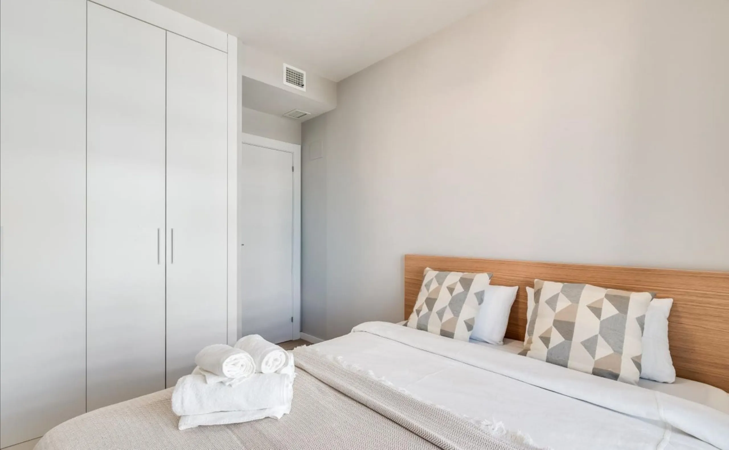 Apartment - Middle Floor Apartment в продаже в Marbella, Málaga. В доме 3 спален и 2 ванных комнат. Площадь дома 150 м²