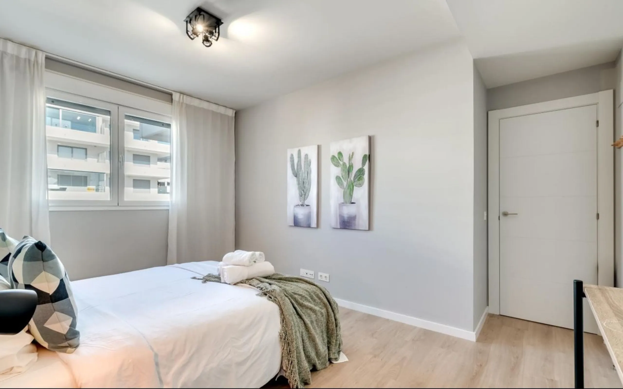 Apartment - Middle Floor Apartment в продаже в Marbella, Málaga. В доме 3 спален и 2 ванных комнат. Площадь дома 150 м²