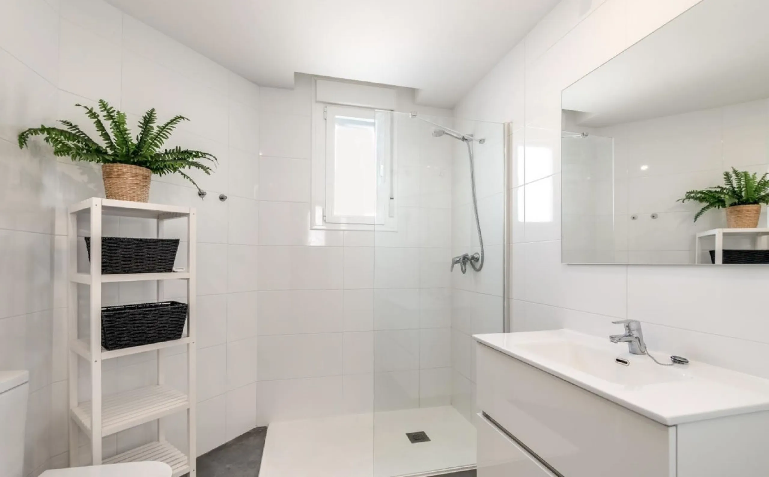 Apartment - Middle Floor Apartment в продаже в Marbella, Málaga. В доме 3 спален и 2 ванных комнат. Площадь дома 150 м²